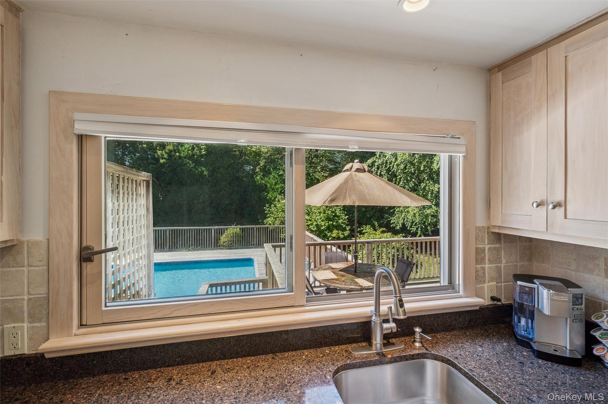 #12 photo, 15 Windwood Court, サフォーク郡 Westhampton , NY 11977