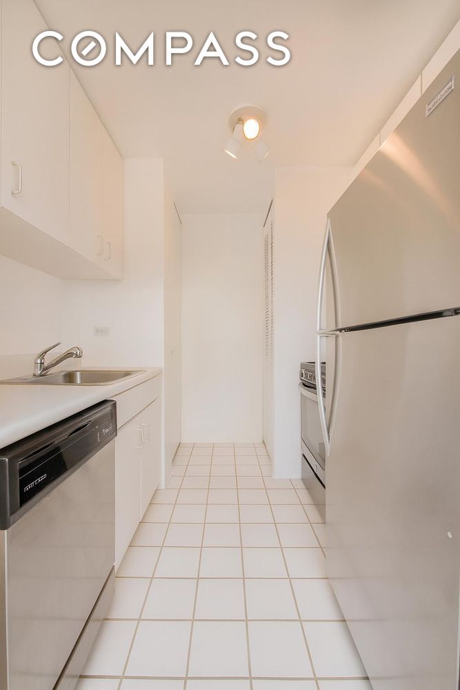 #4 photo, 161 W 61st Street, マンハッタン Upper West Side , NY 10023