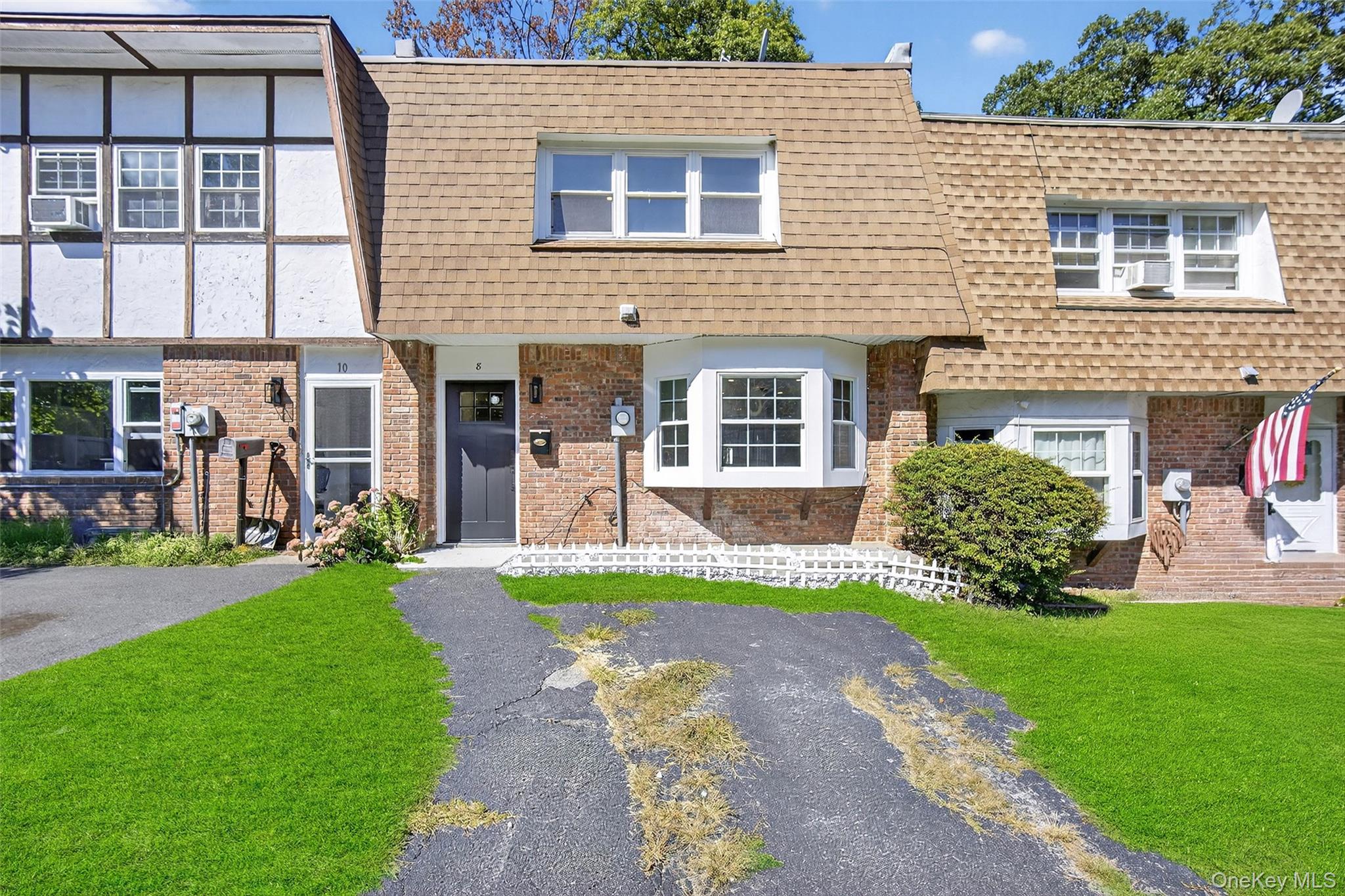 #2 photo, 8 Roundtree Court, Beacon , NY 12508