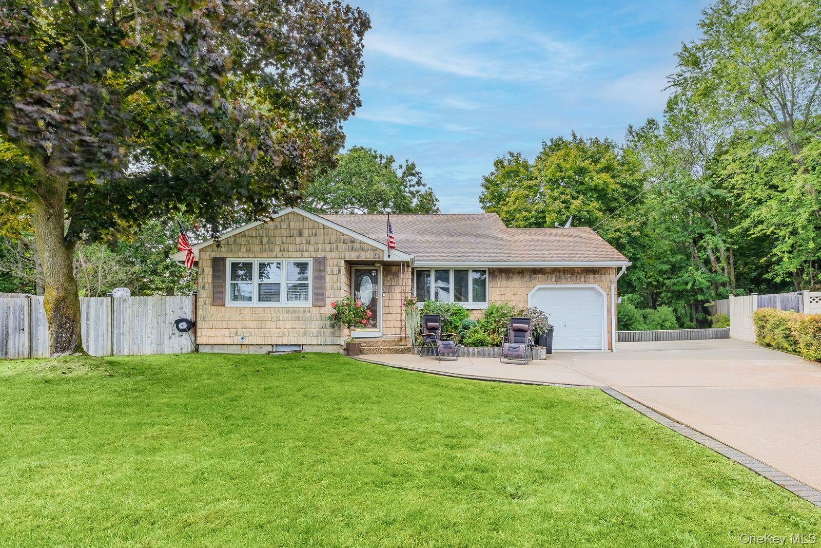 #1 photo, 22 Larry Road, 东长岛 Selden , NY 11784