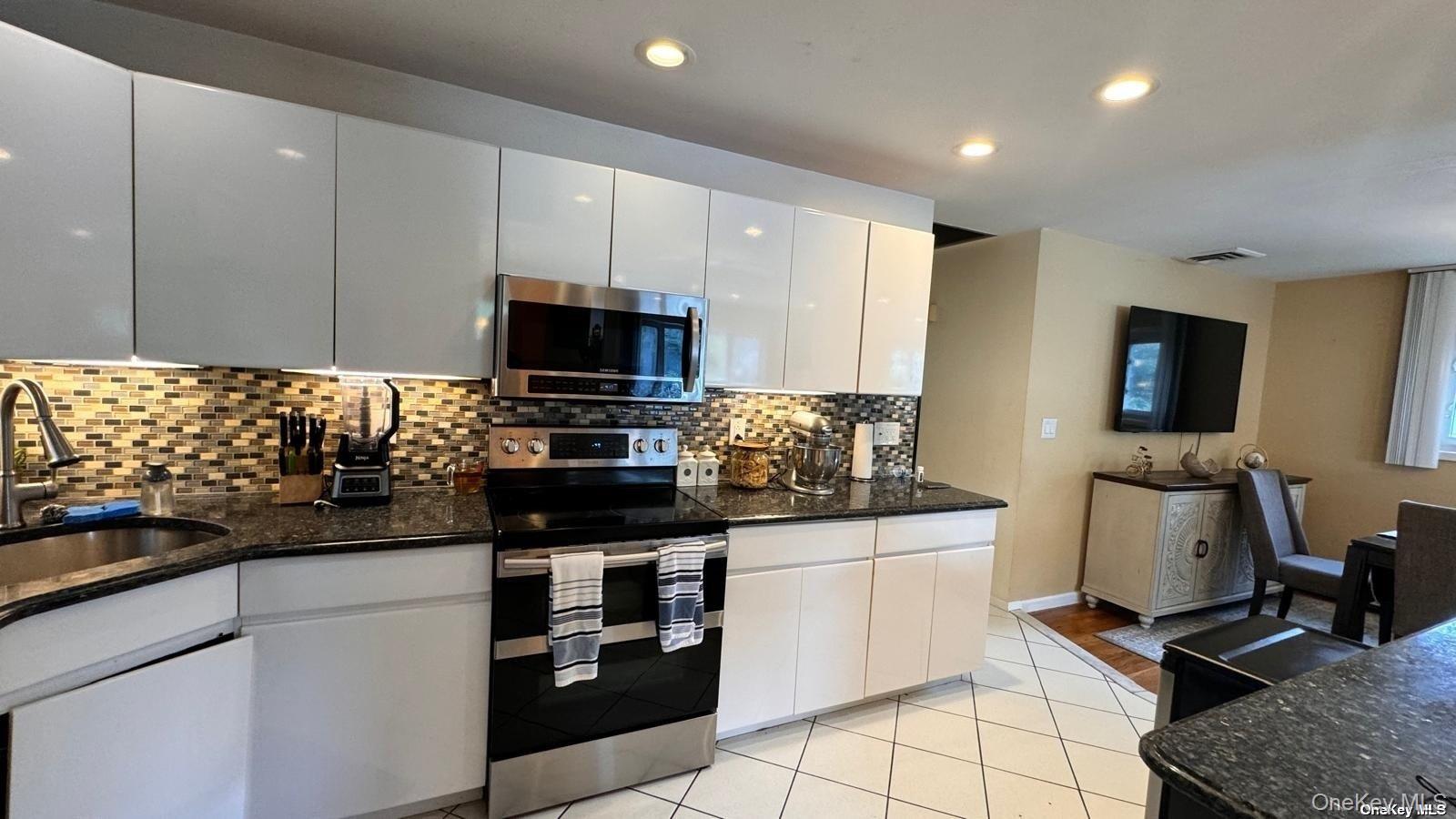 #2 photo, 12 Deamer Court, Huntington Station , NY 11746