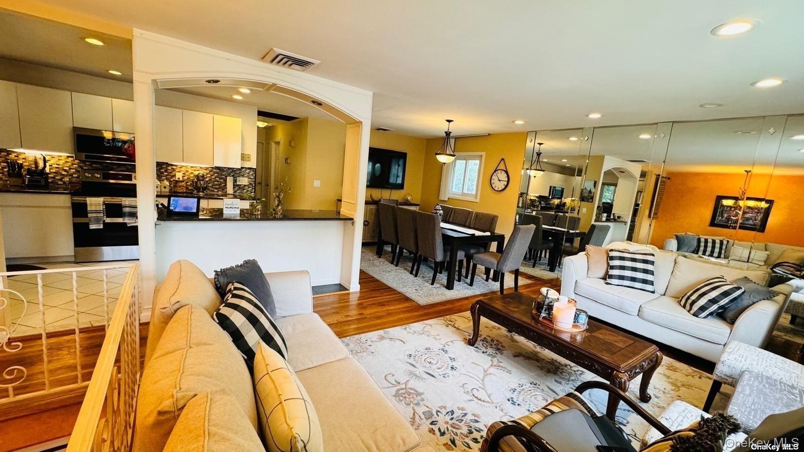 #8 photo, 12 Deamer Court, Huntington Station , NY 11746