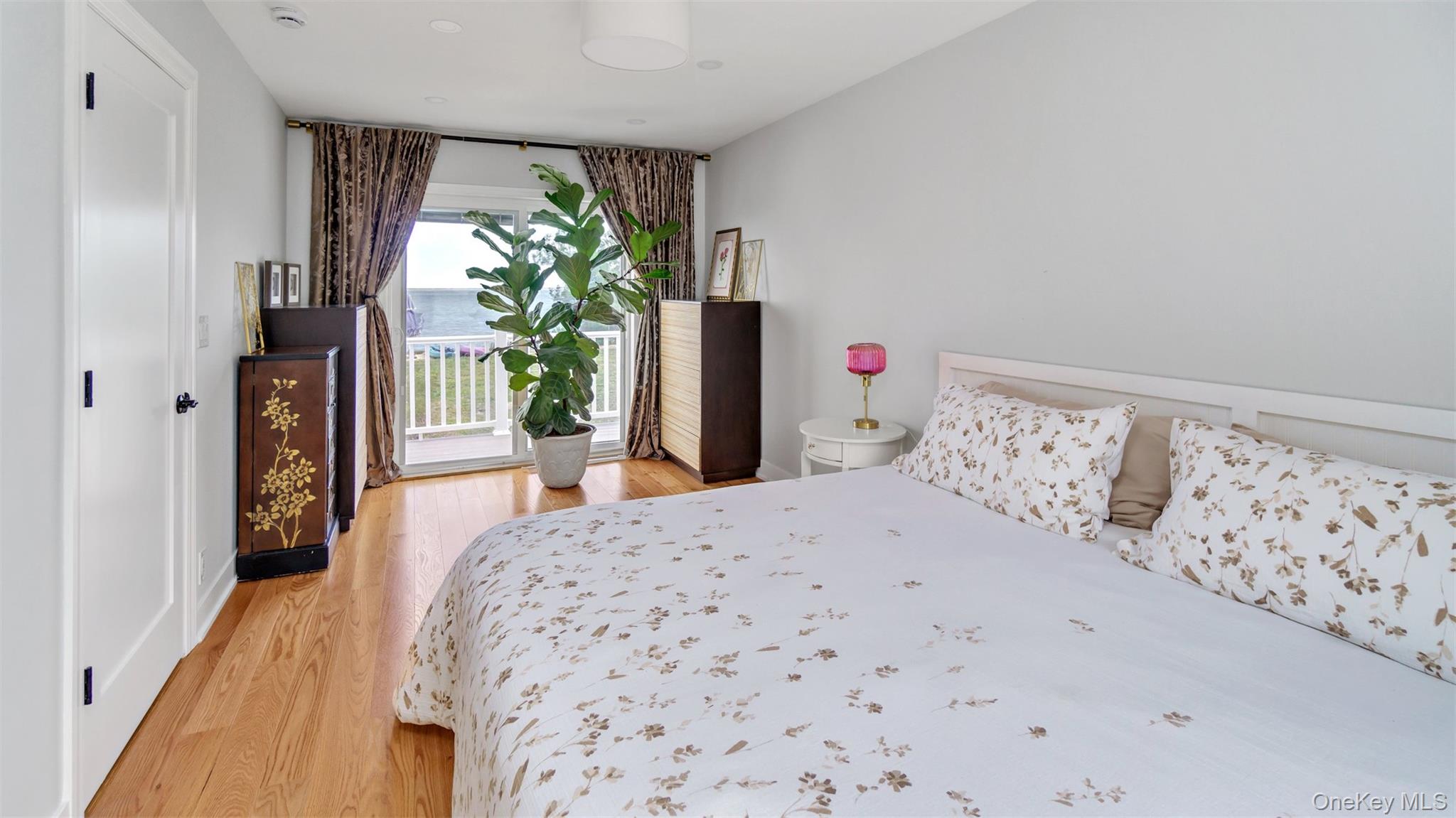 #16 photo, 12960 Main Road, East Marion , NY 11939