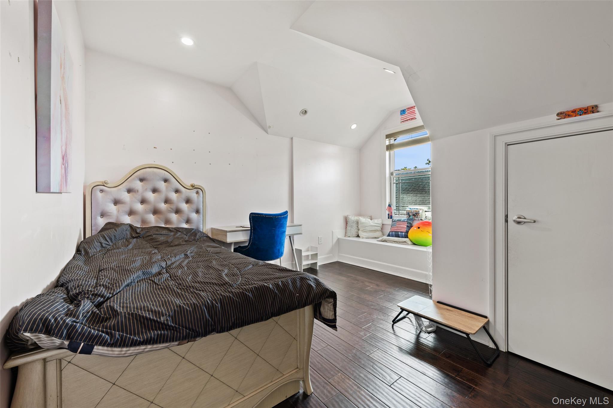 #16 photo, 2063 Narragansett Avenue, Bronx , NY 10461