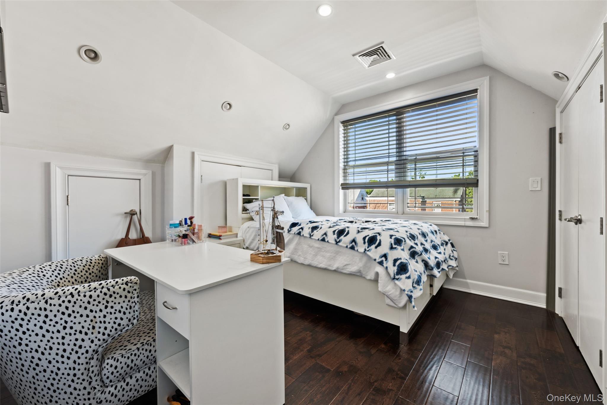 #17 photo, 2063 Narragansett Avenue, Bronx , NY 10461