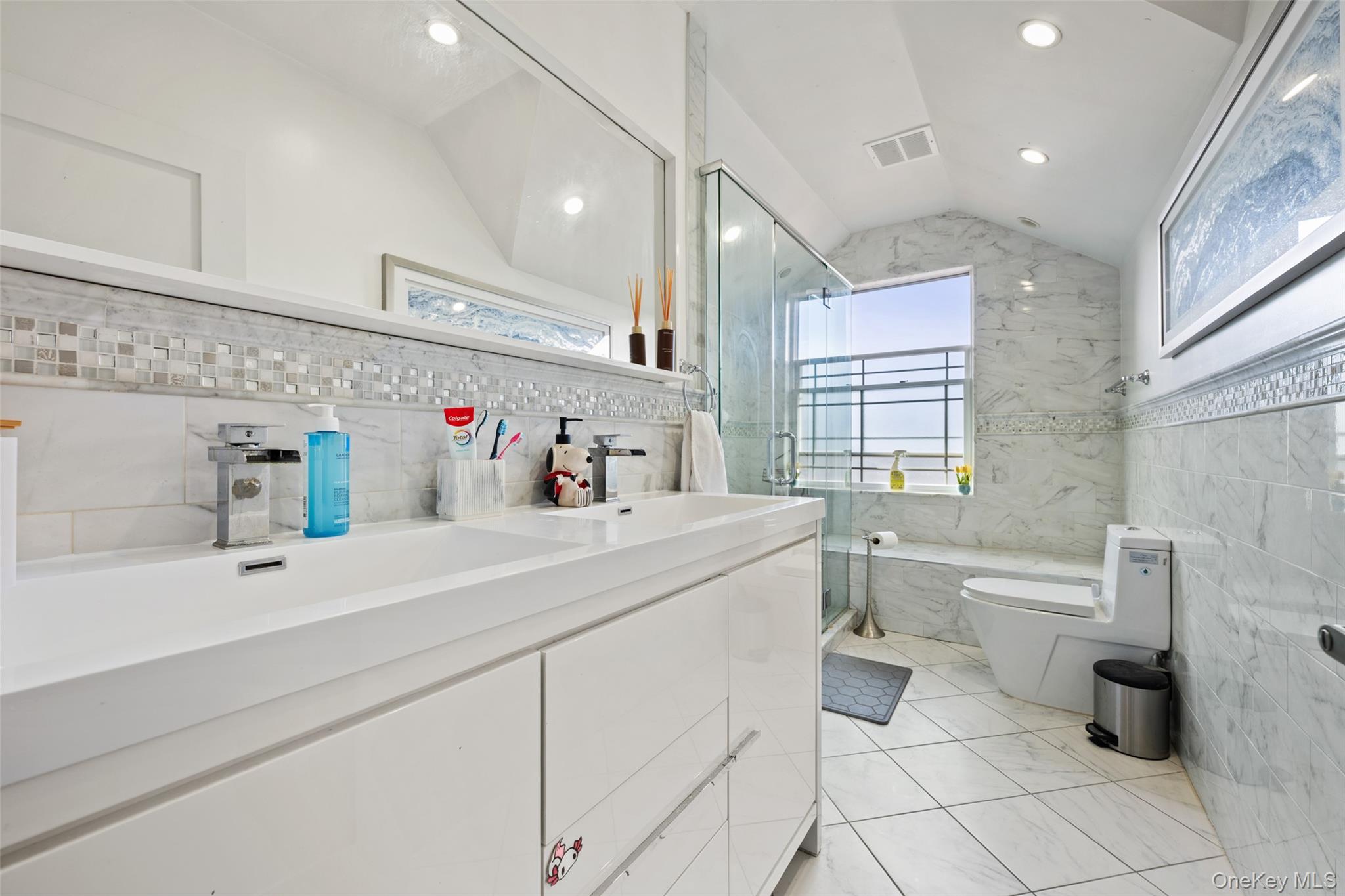 #18 photo, 2063 Narragansett Avenue, Bronx , NY 10461