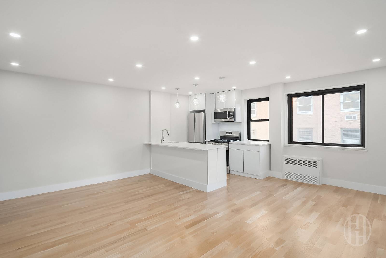 #5 photo, 85 8th Avenue, Chelsea , NY 10011-5105