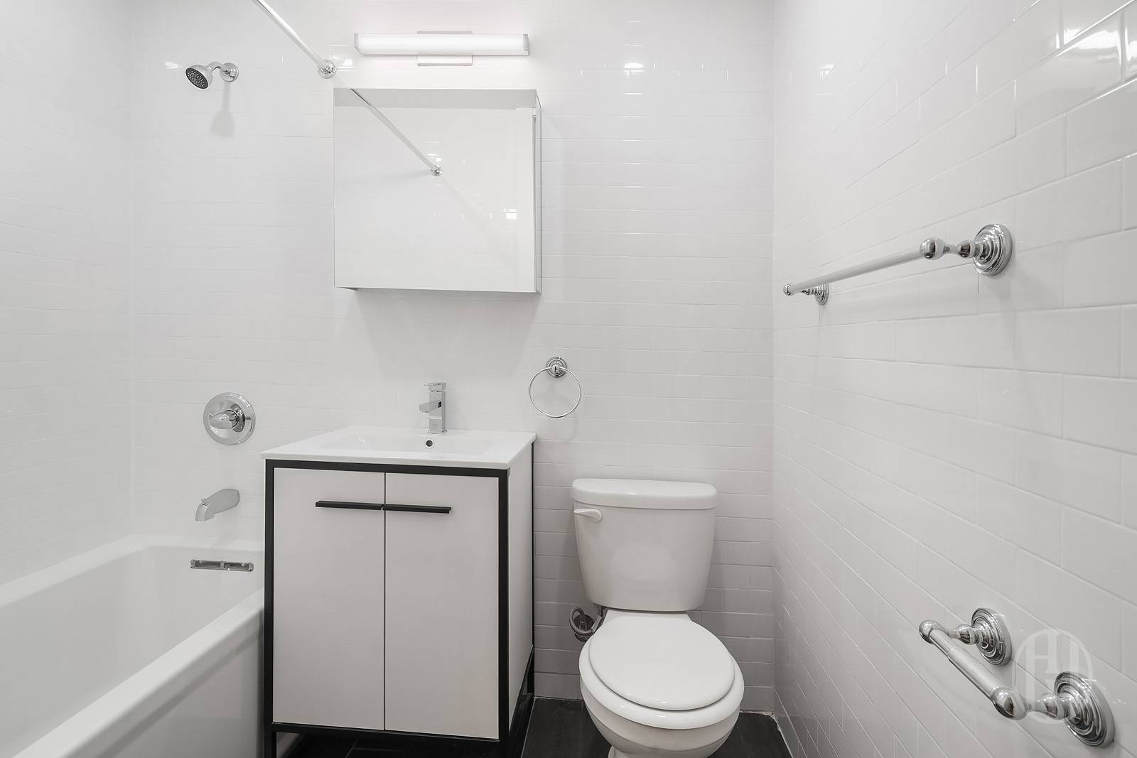 #7 photo, 85 8th Avenue, Chelsea , NY 10011-5105