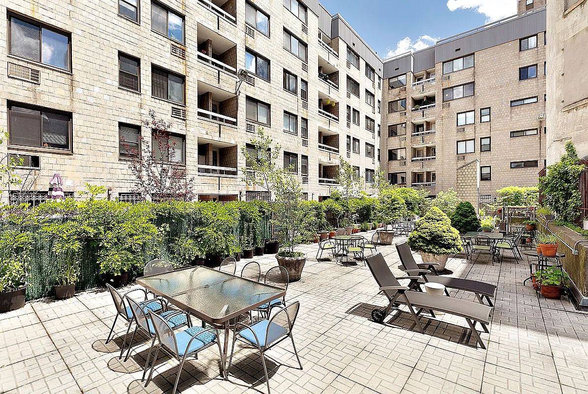 #8 photo, 85 8th Avenue, Chelsea , NY 10011-5105