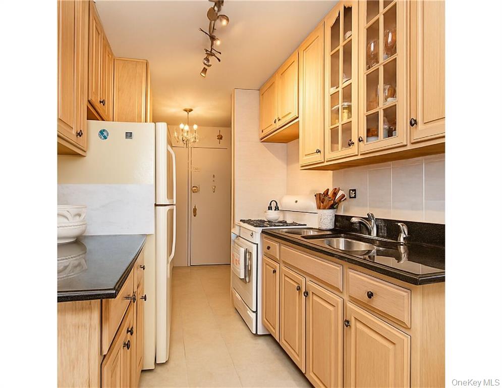 #8 photo, 2475 W 16th St, ブルックリン区 Brooklyn , NY 11214