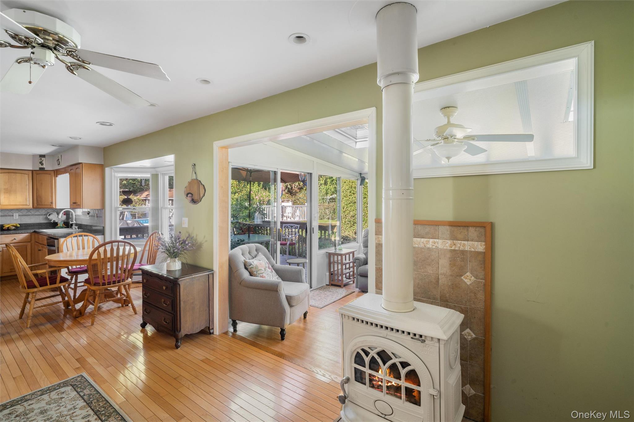 #18 photo, 9 Monte Lane, サフォーク郡 Center Moriches , NY 11934