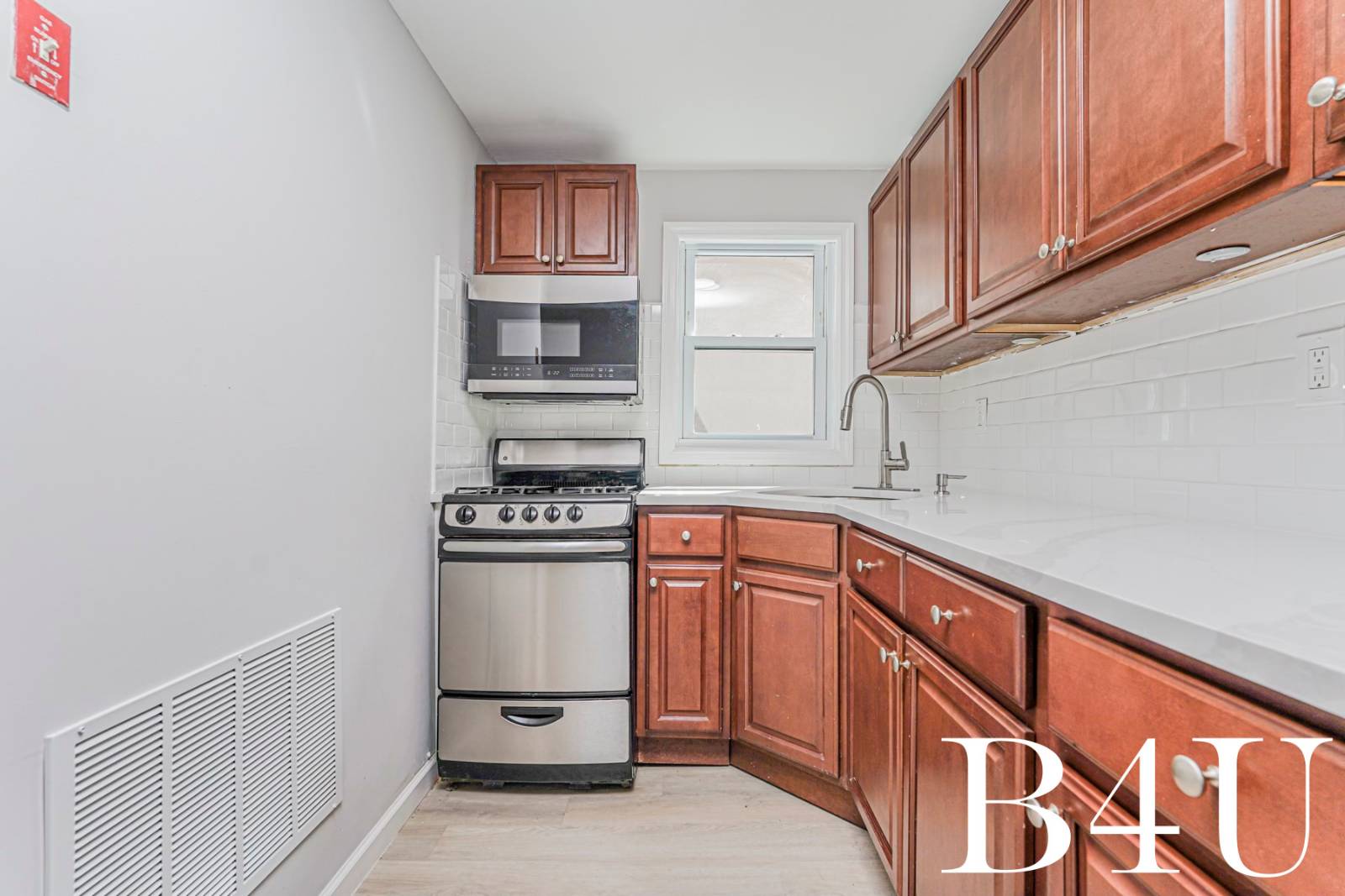 #12 photo, 107 Mapleton Avenue, Staten Island , NY 10306