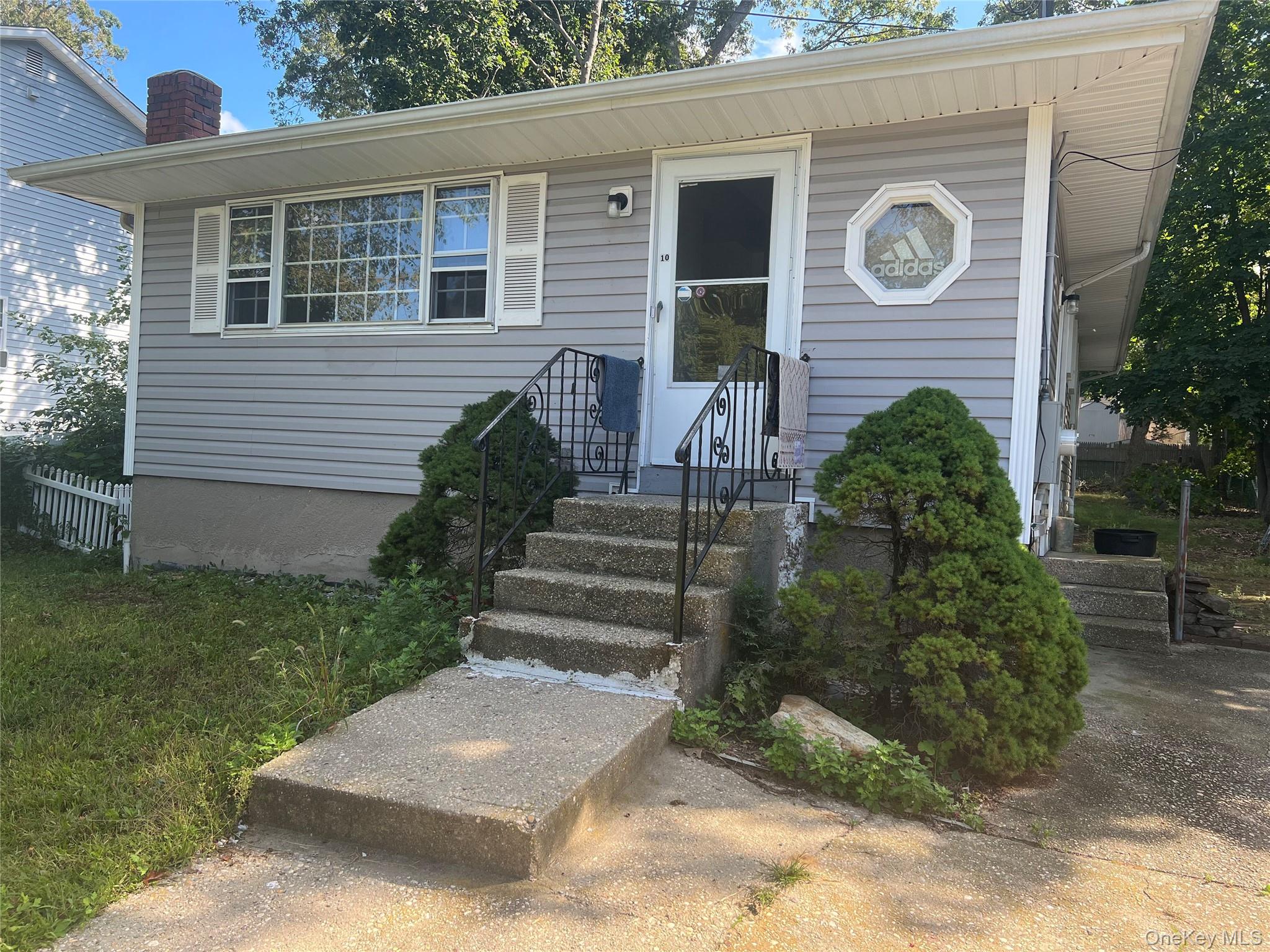 #1 photo, 10 Cedarhurst Avenue, Selden , NY 11784