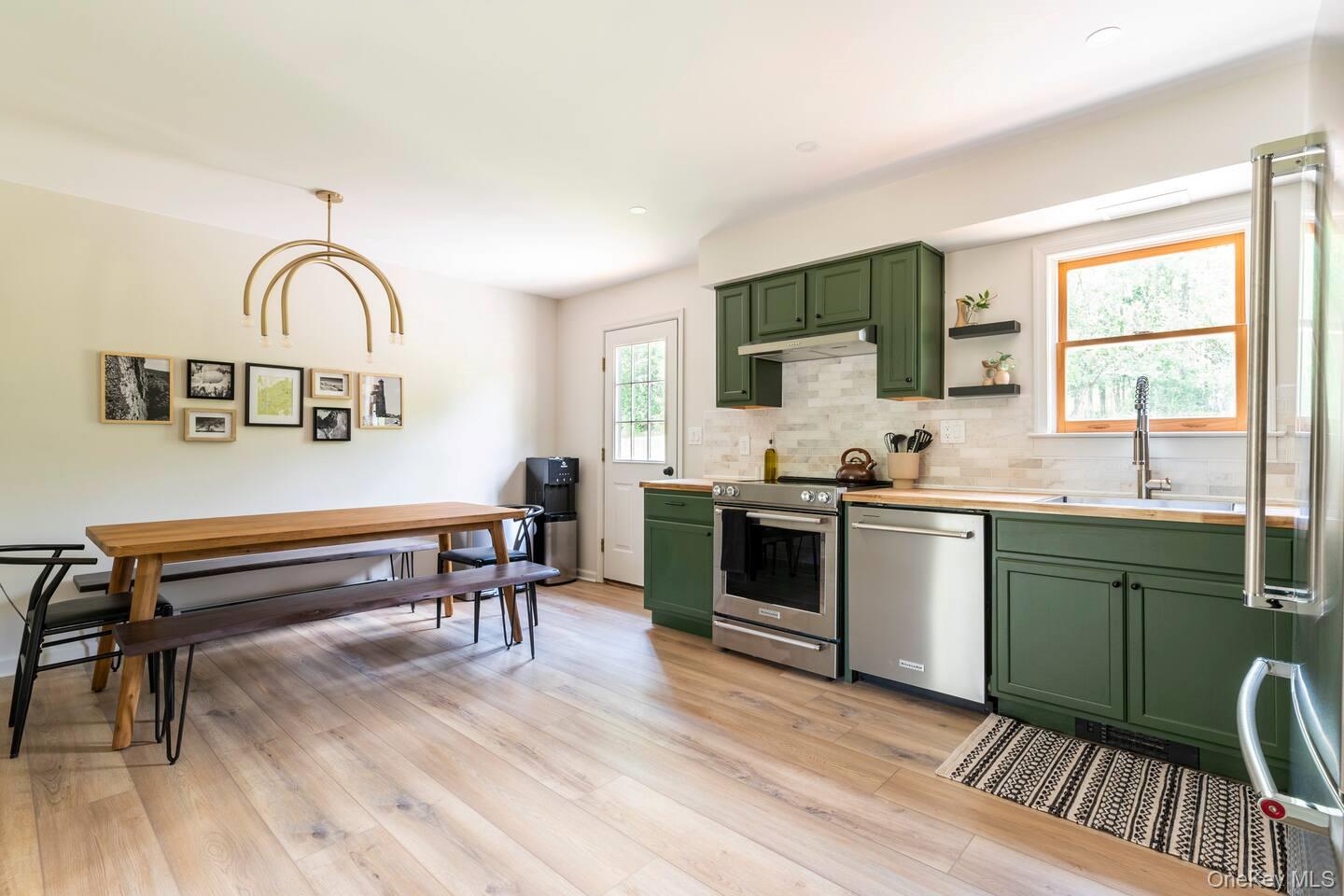 #4 photo, 18 Burnt Meadow Road, Gardiner , NY 12525