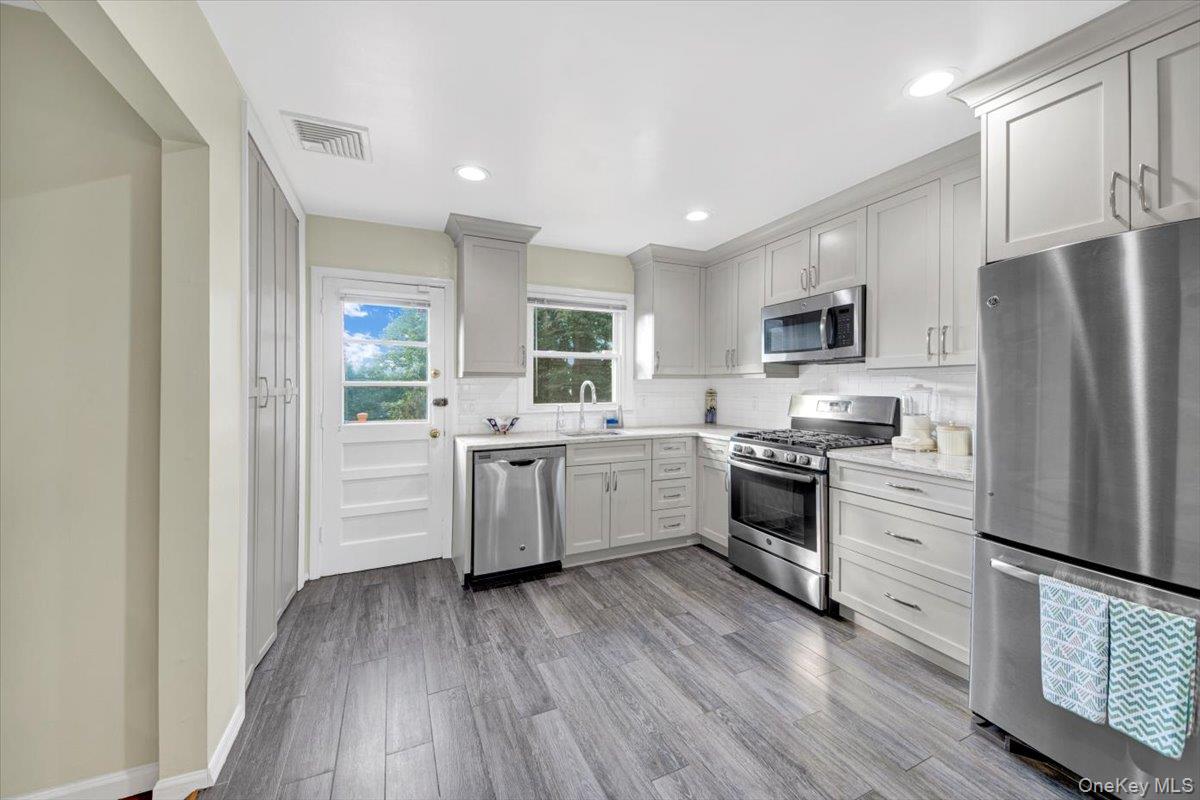 #3 photo, 37 aka 39 Deshon Avenue, Bronxville , NY 10708