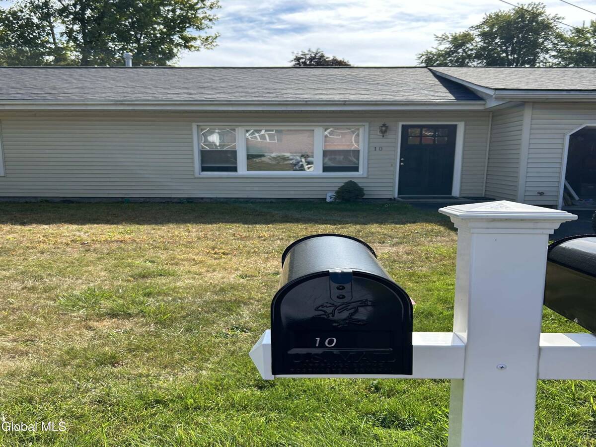 #2 photo, 10 Grove Place, Bethlehem , NY 12203