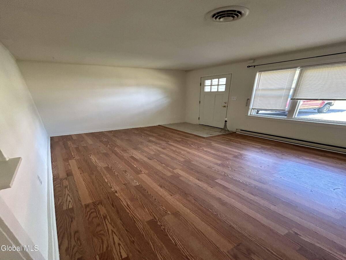 #3 photo, 10 Grove Place, Bethlehem , NY 12203