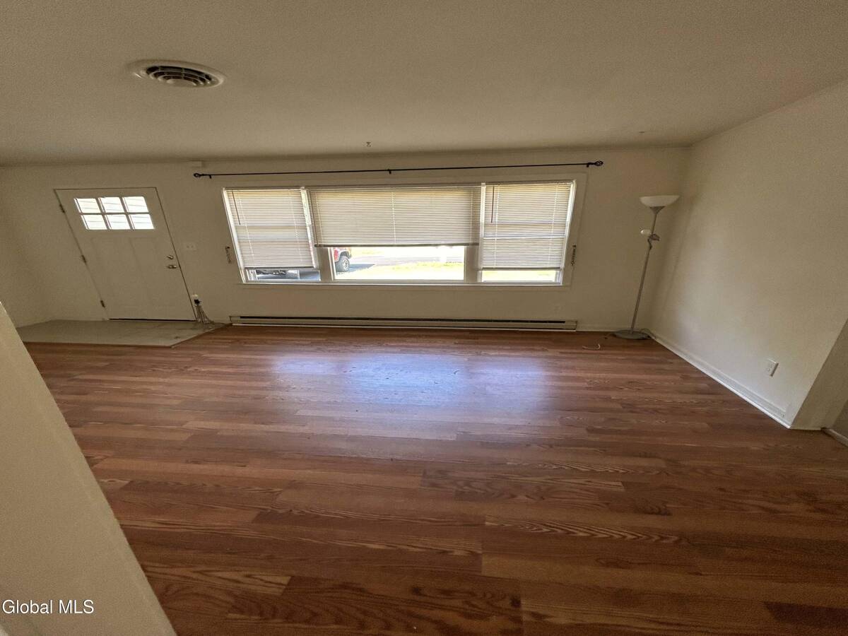 #4 photo, 10 Grove Place, Bethlehem , NY 12203