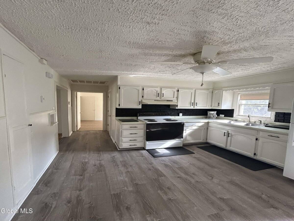 #5 photo, 10 Grove Place, Bethlehem , NY 12203