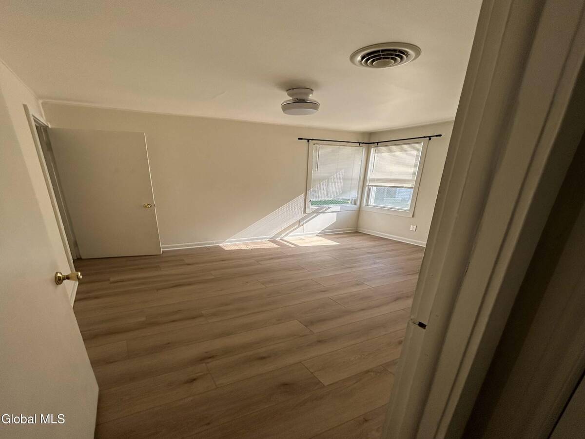 #6 photo, 10 Grove Place, Bethlehem , NY 12203