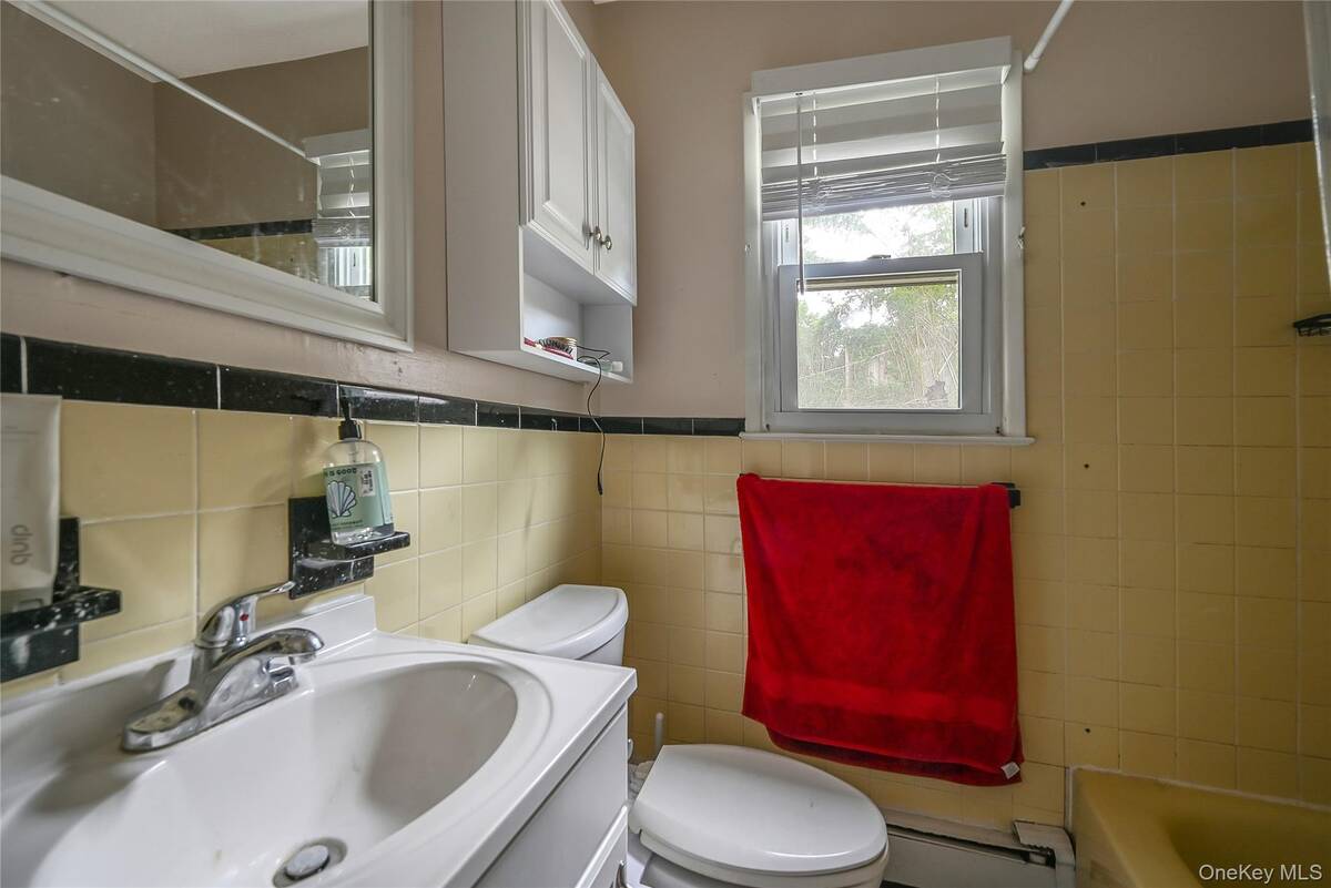 #8 photo, 167 Vernon Valley Road, East Northport , NY 11731