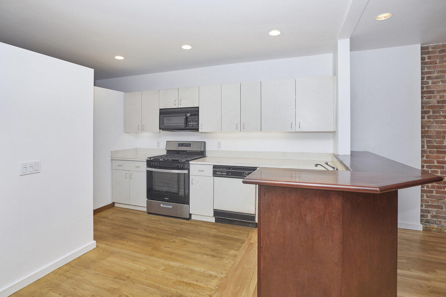 #5 photo, 319 W 14TH Street, Chelsea , NY 10014