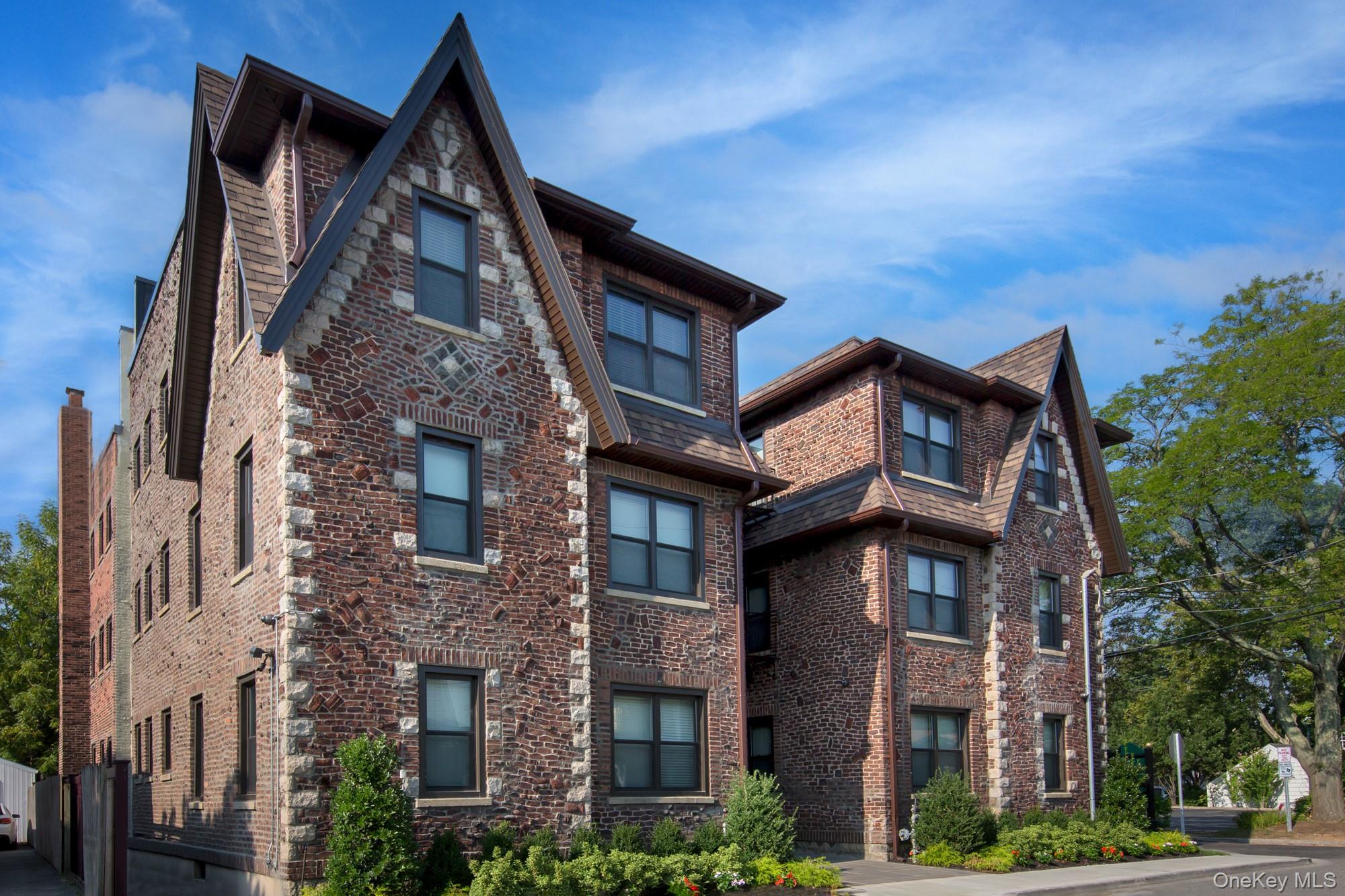 #1 photo, 25 Trinity Place, नासाउ काउंटी Hewlett , NY 11557