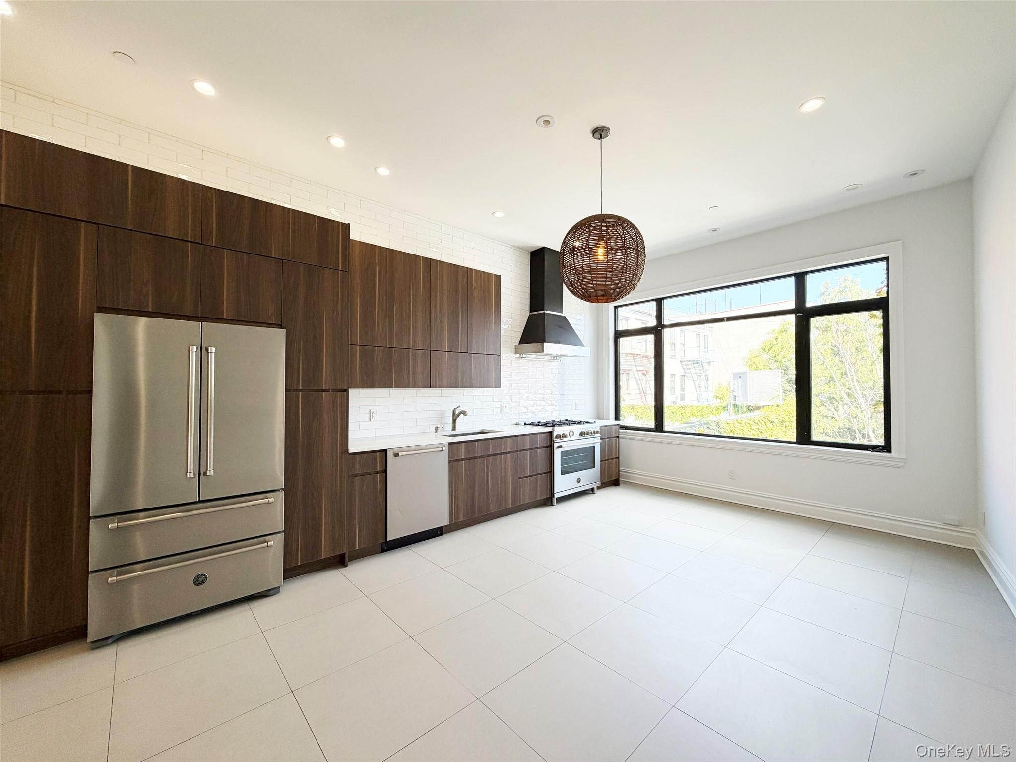 #2 photo, 333 Tompkins Avenue, Brooklyn , NY 11216