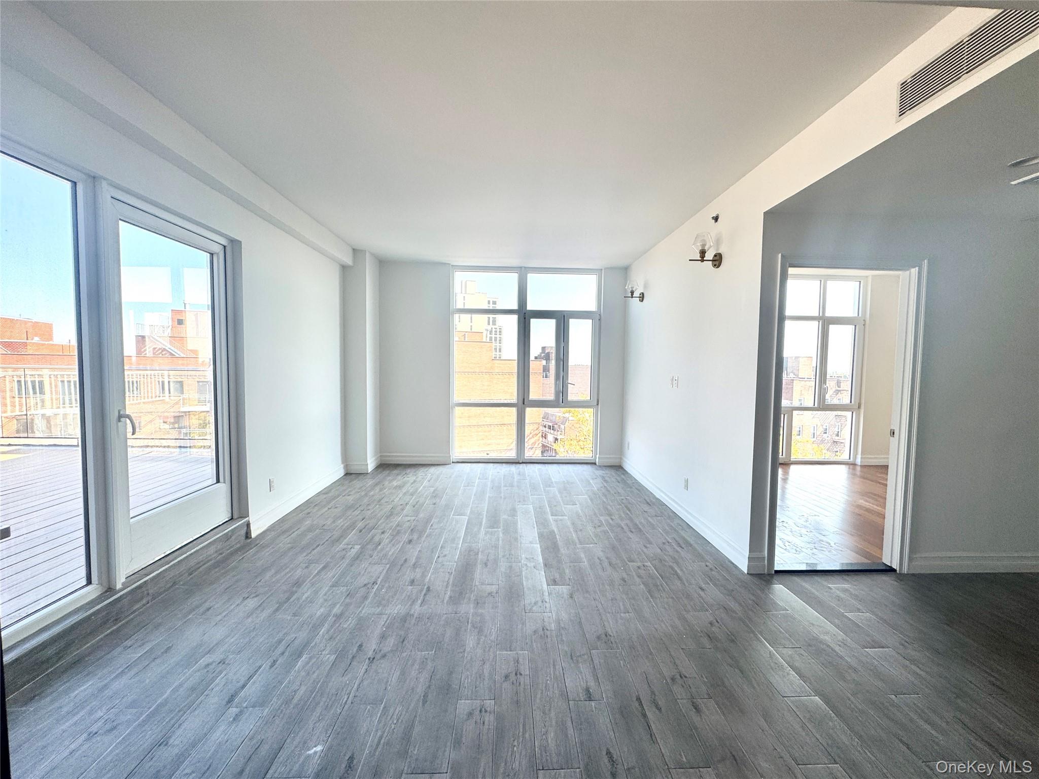 #4 photo, 65-18 Austin St, Rego Park , NY 11374