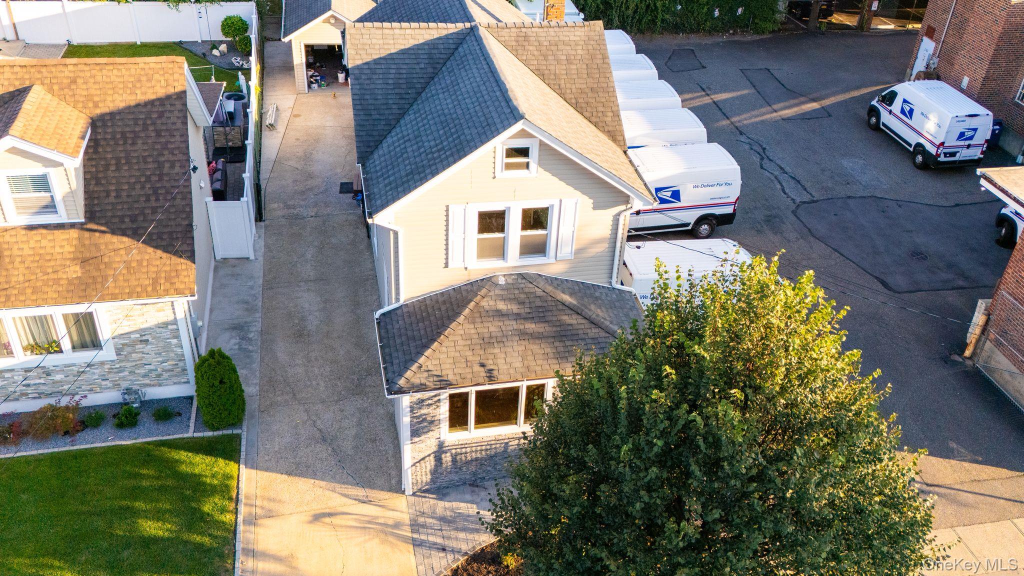 #2 photo, 129 Sheridan Avenue, Williston Park , NY 11596