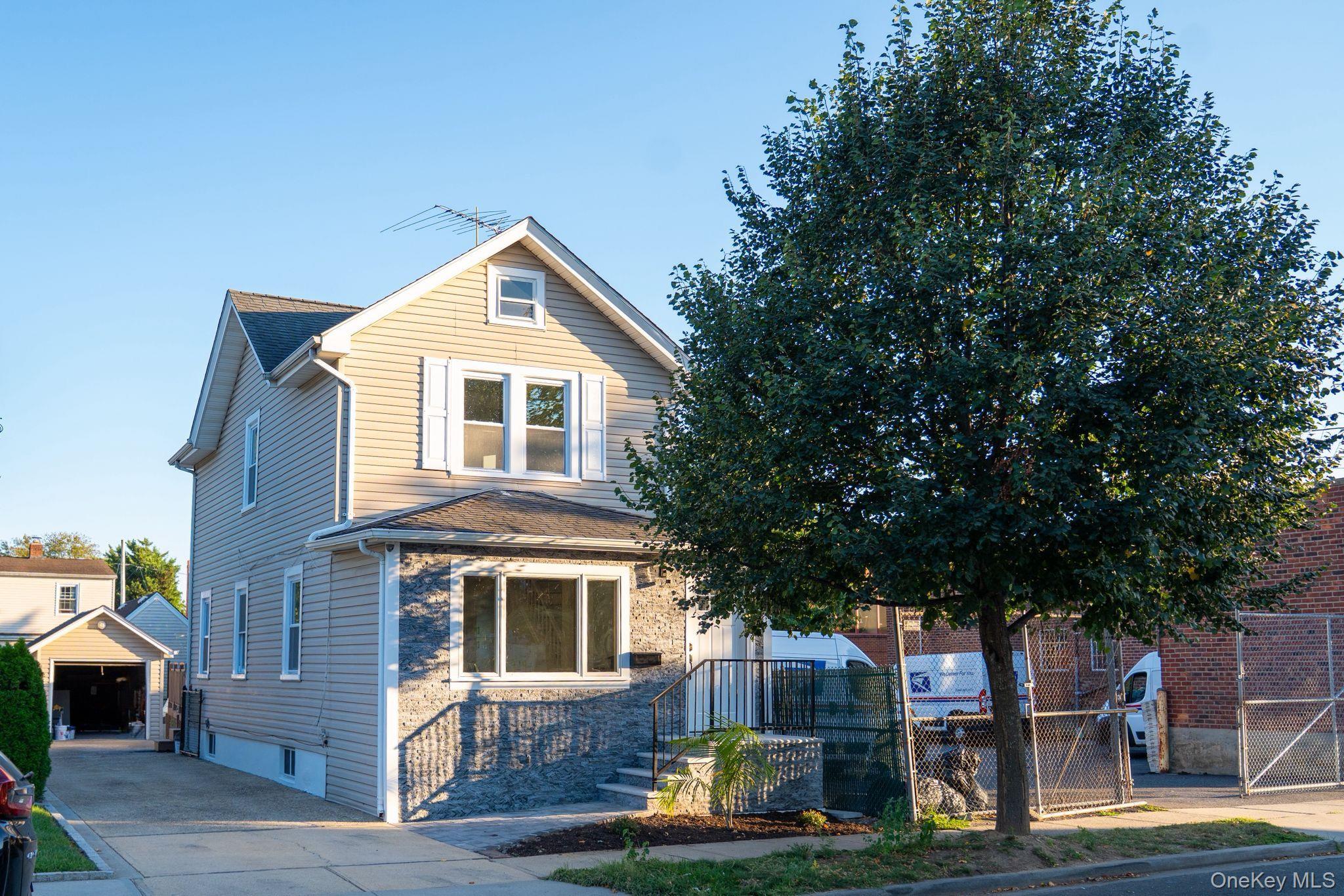 #3 photo, 129 Sheridan Avenue, Williston Park , NY 11596