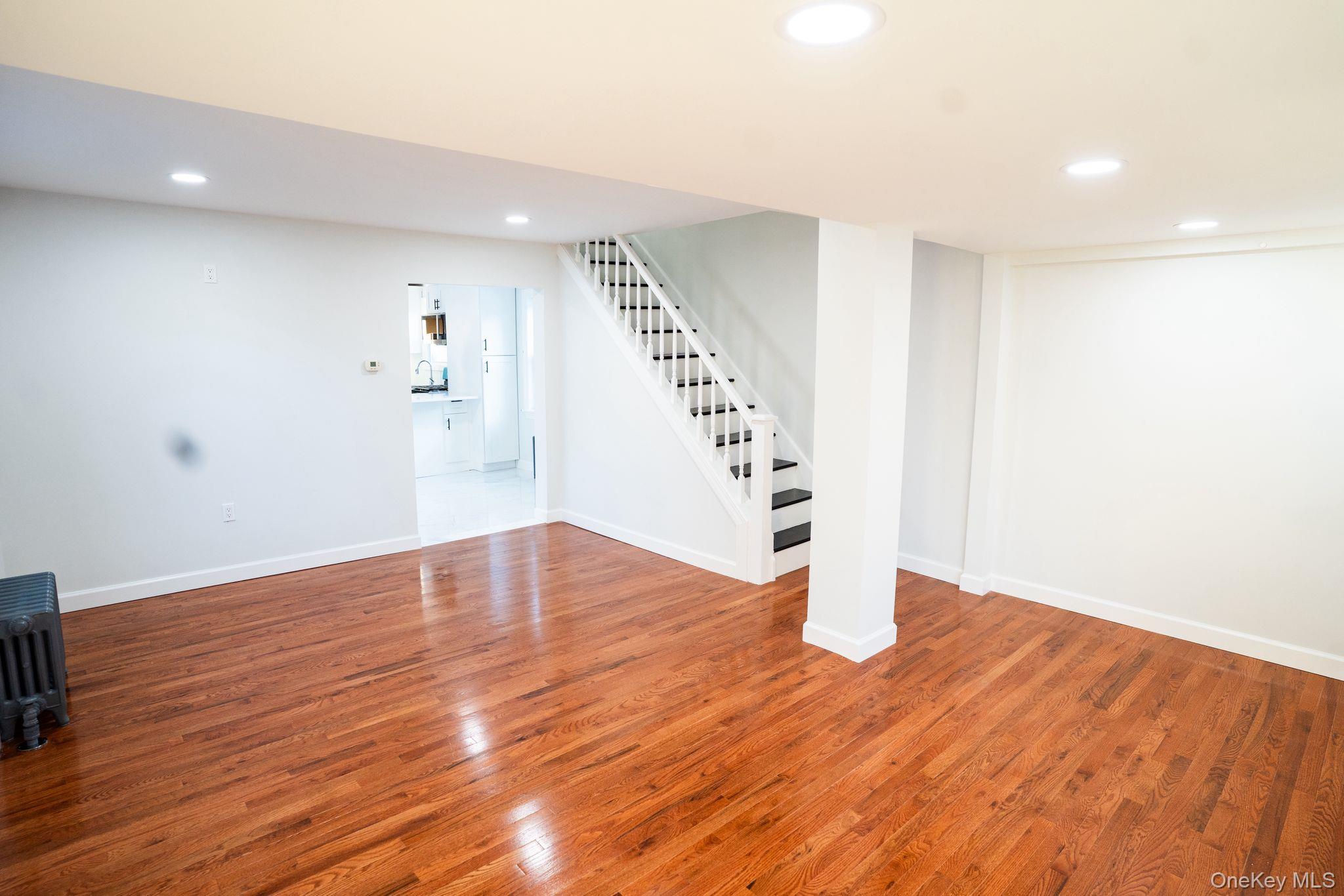 #6 photo, 129 Sheridan Avenue, Williston Park , NY 11596