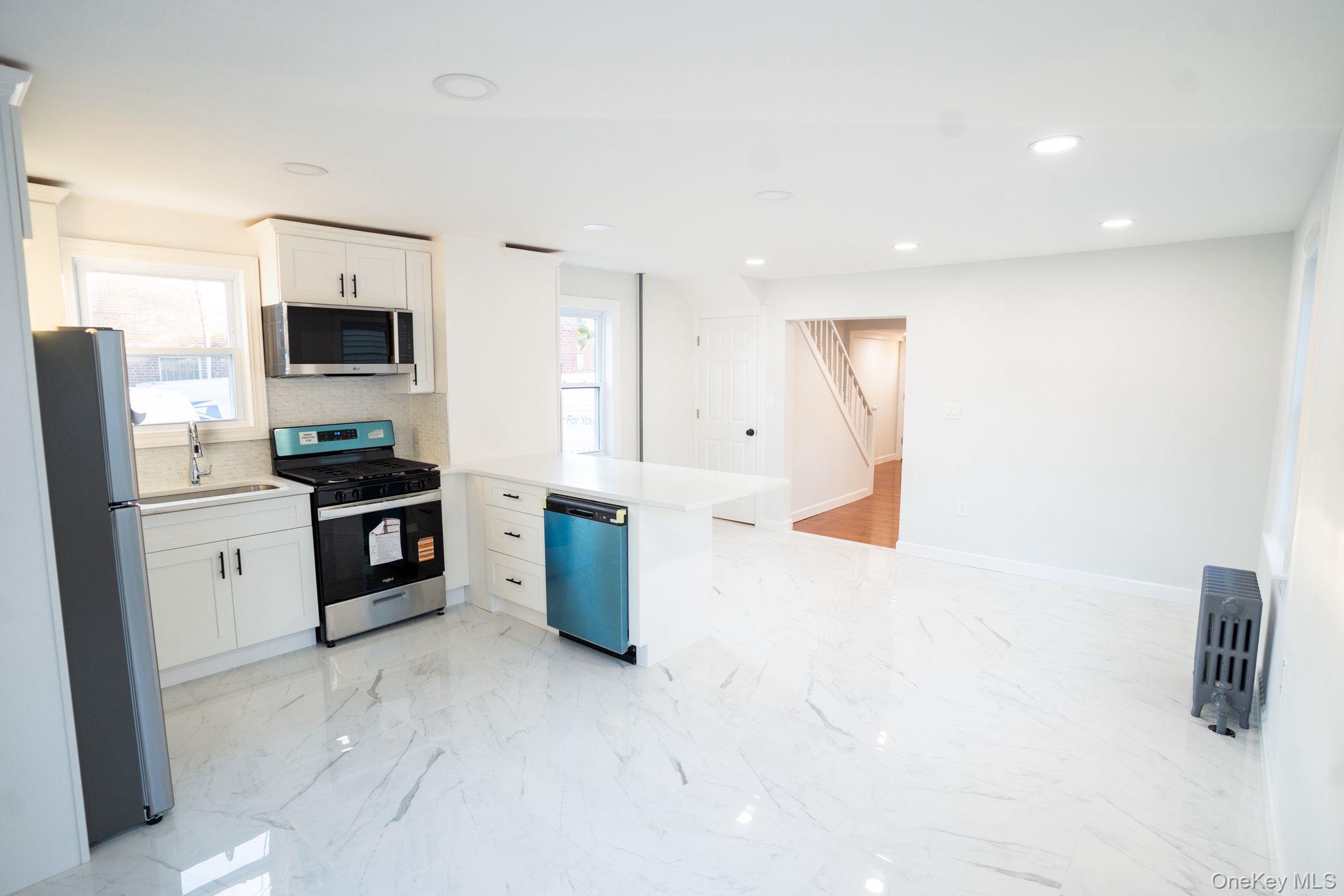 #8 photo, 129 Sheridan Avenue, Williston Park , NY 11596