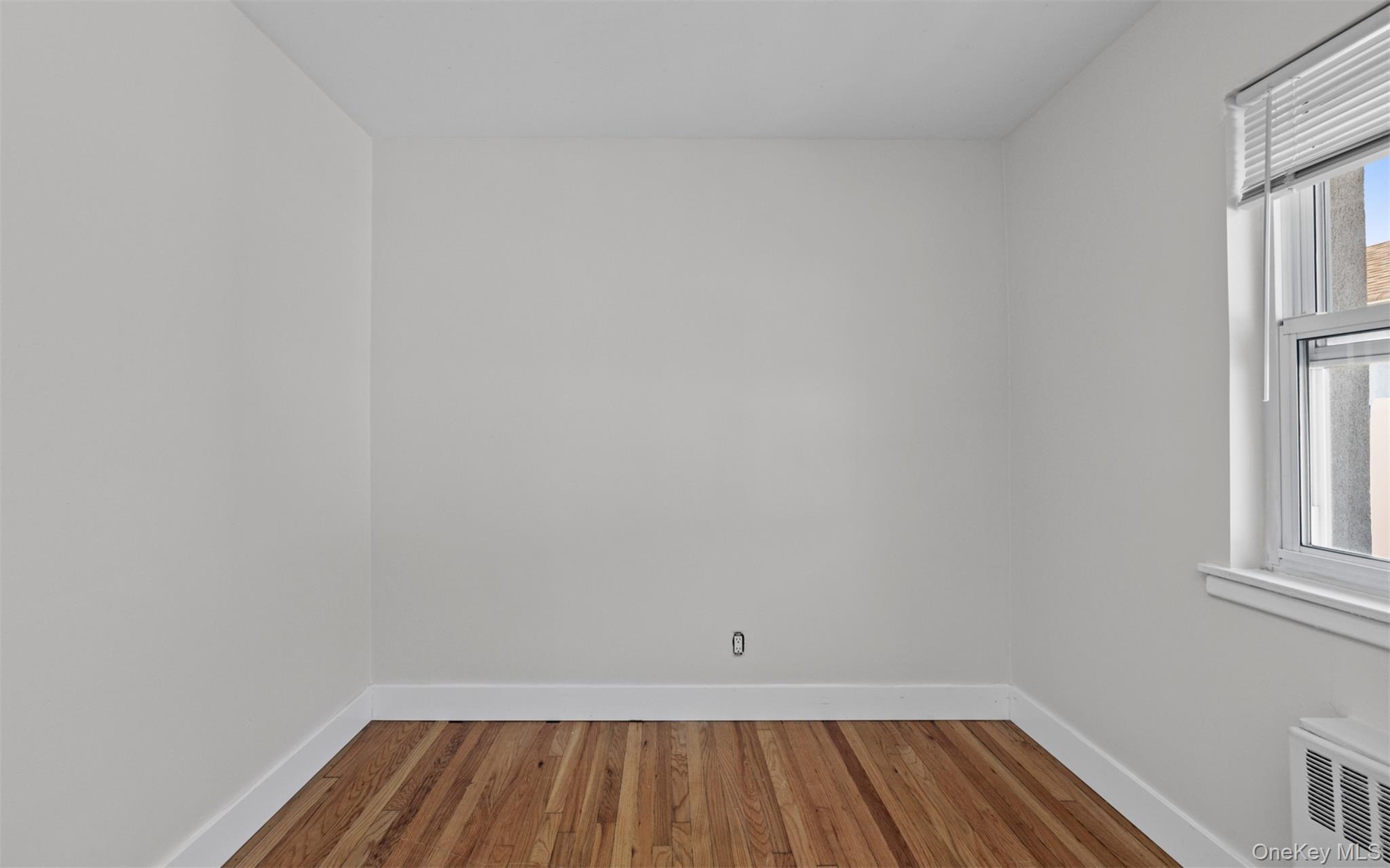 #13 photo, 517 E Broadway, ナッソー郡 Long Beach , NY 11561