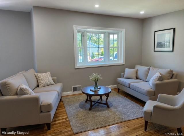 #11 photo, 154 Charter Oaks, Brentwood , NY 11717