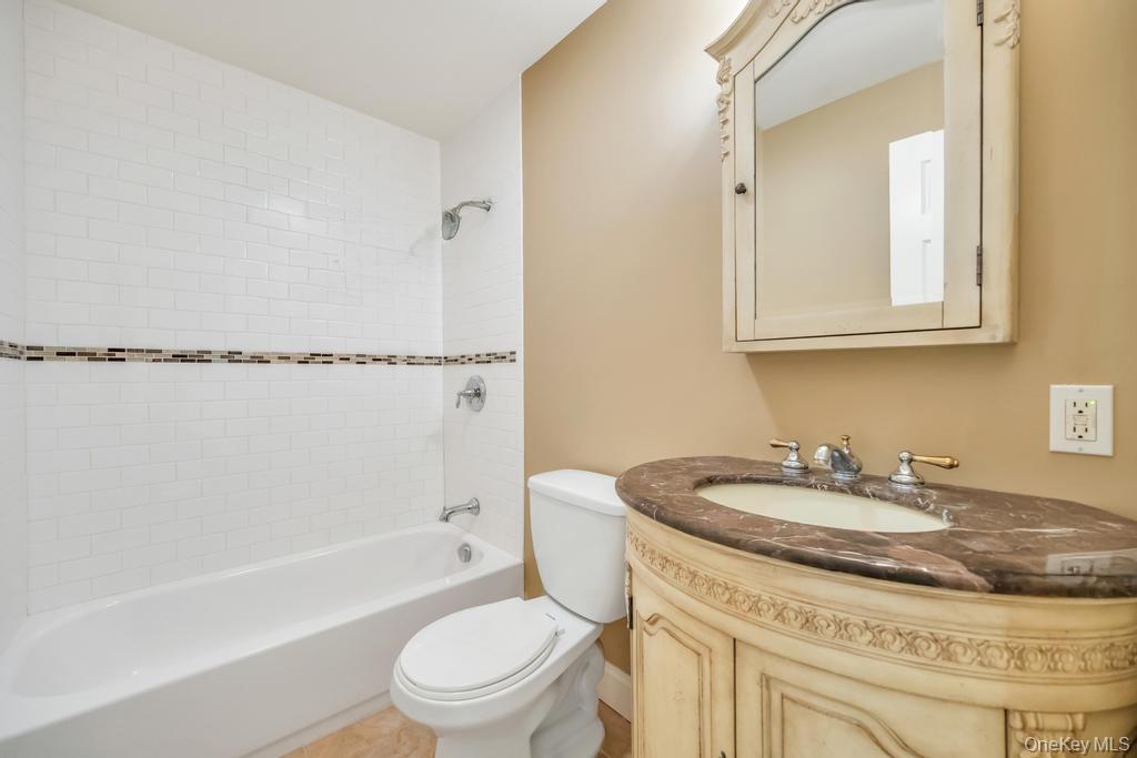 #19 photo, 109 Oakside Drive, Smithtown , NY 11787