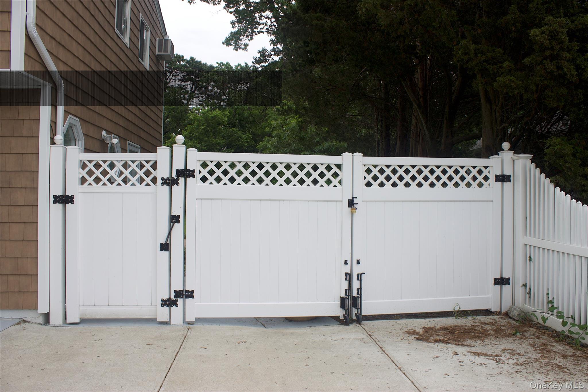 #2 photo, 1069 Callahan Street, Bay Shore , NY 11706