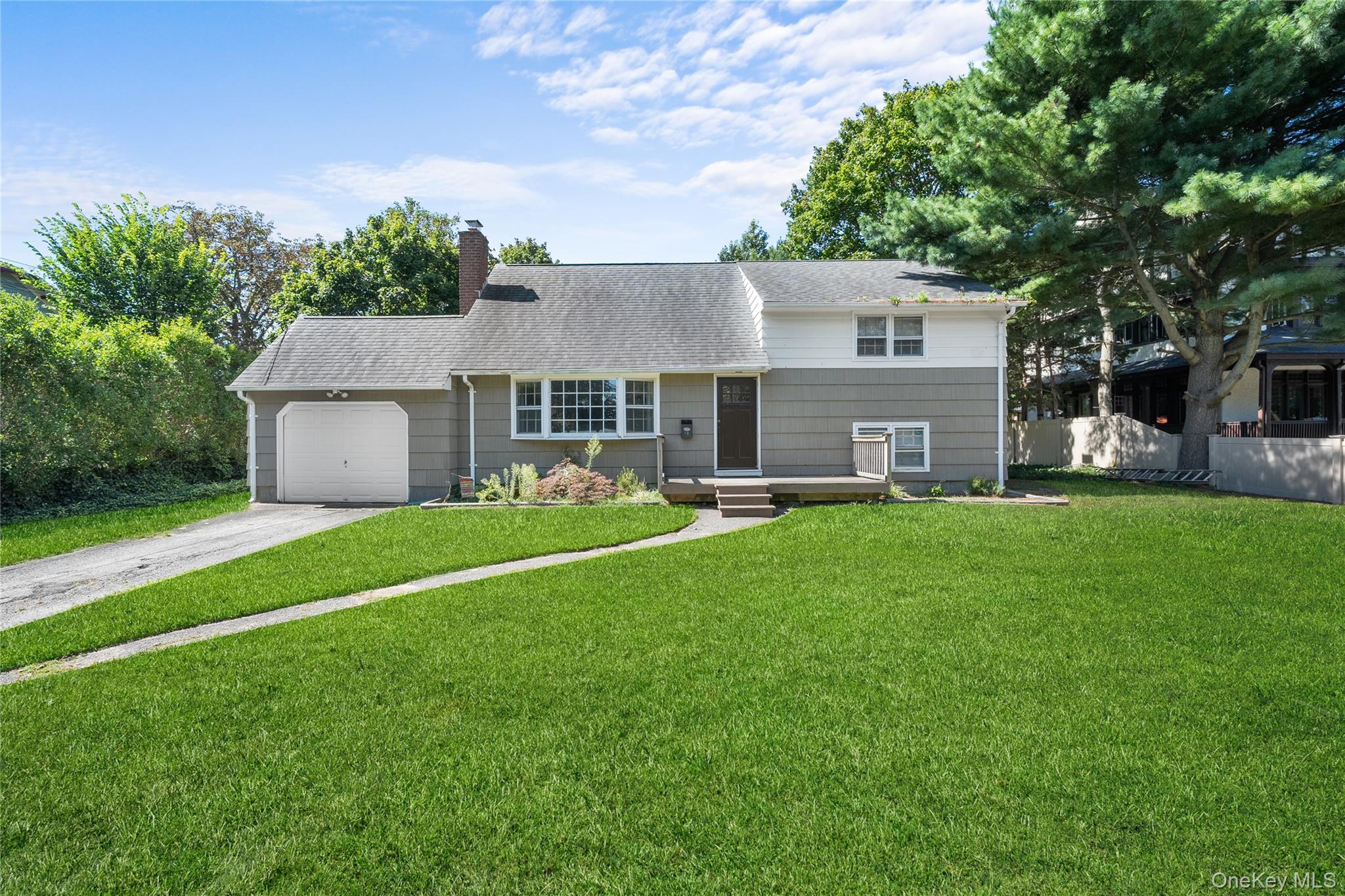 #1 photo, 68 Ocean Avenue, Bay Shore , NY 11706