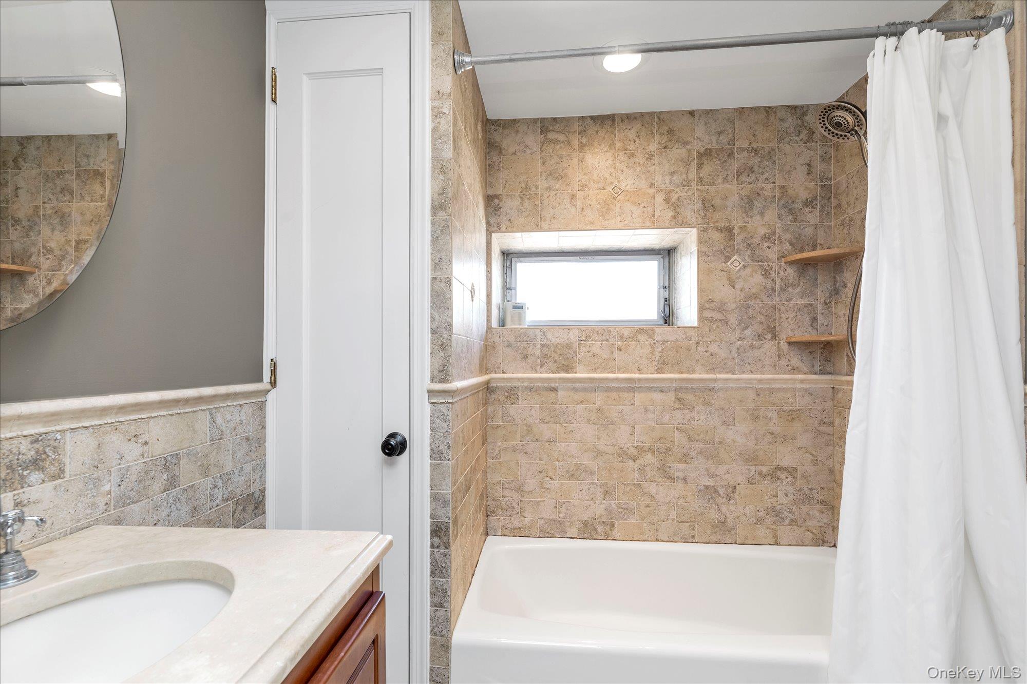 #14 photo, 8 9th Str, ナッソー郡 Carle Place , NY 11514