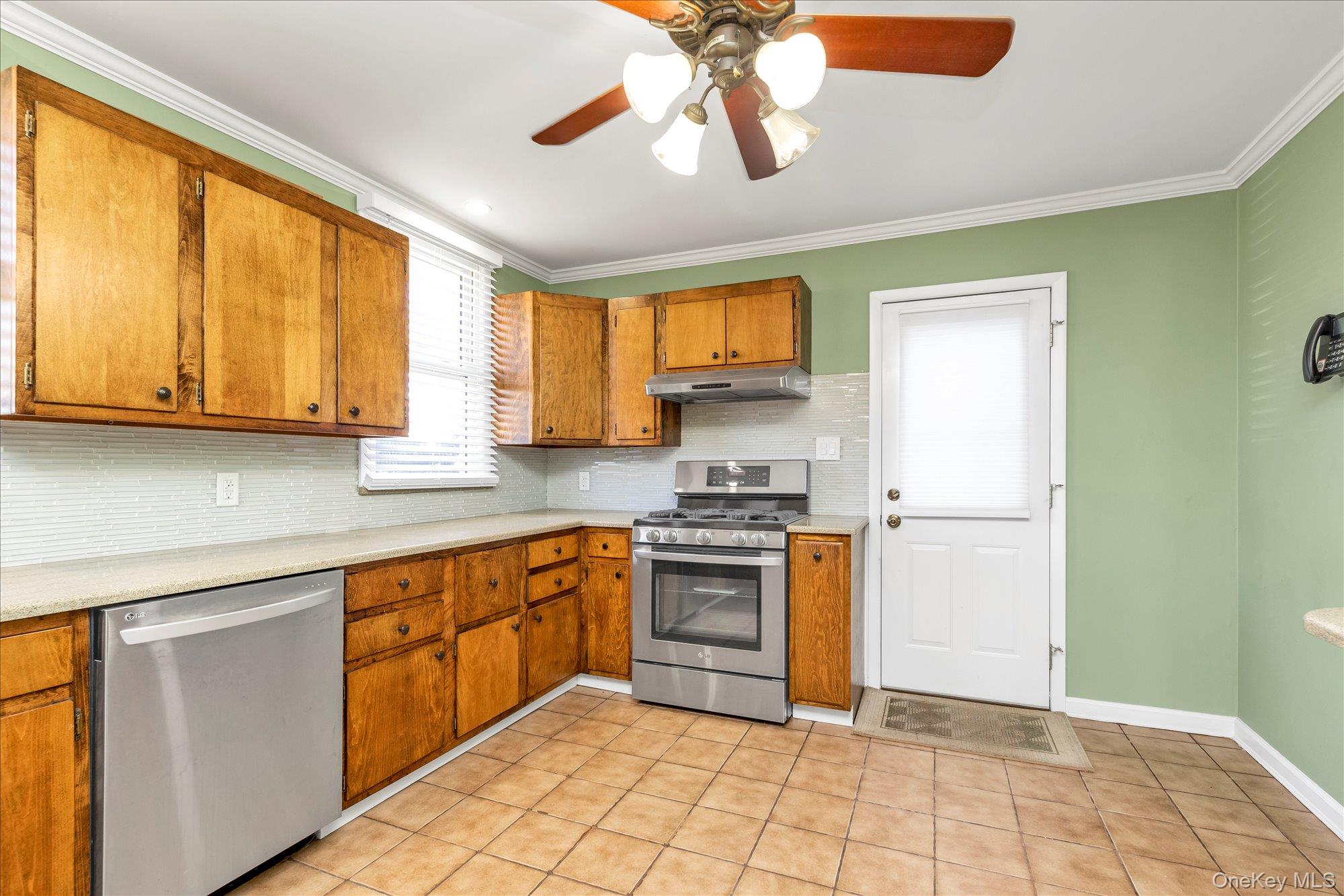 #5 photo, 8 9th Str, ナッソー郡 Carle Place , NY 11514