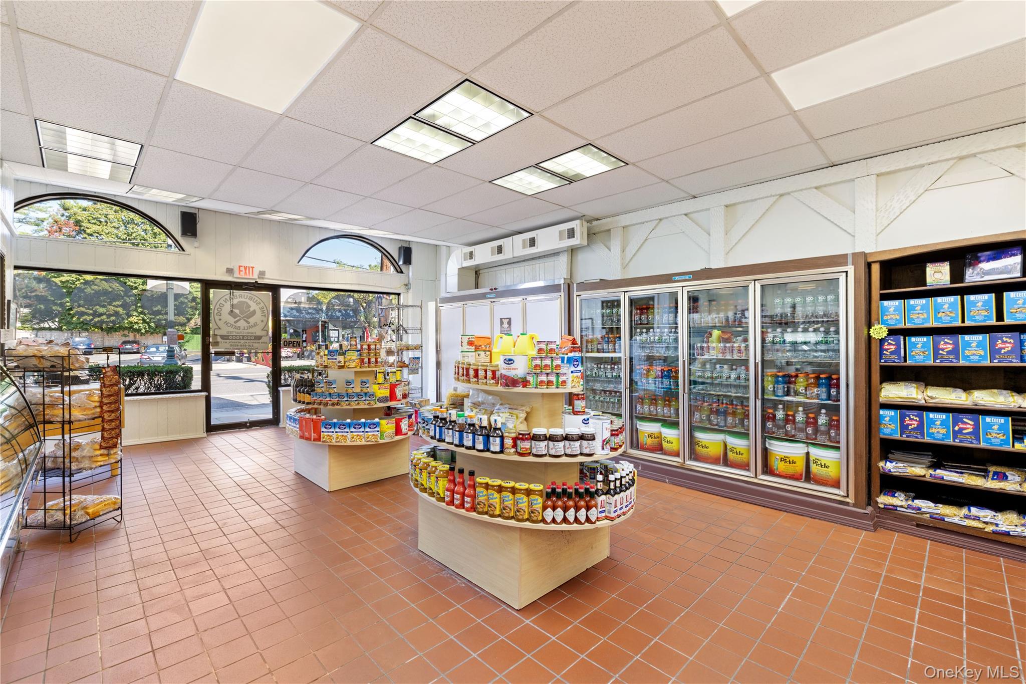 #3 photo, 2056 Merrick Road, ナッソー郡 Merrick , NY 11566