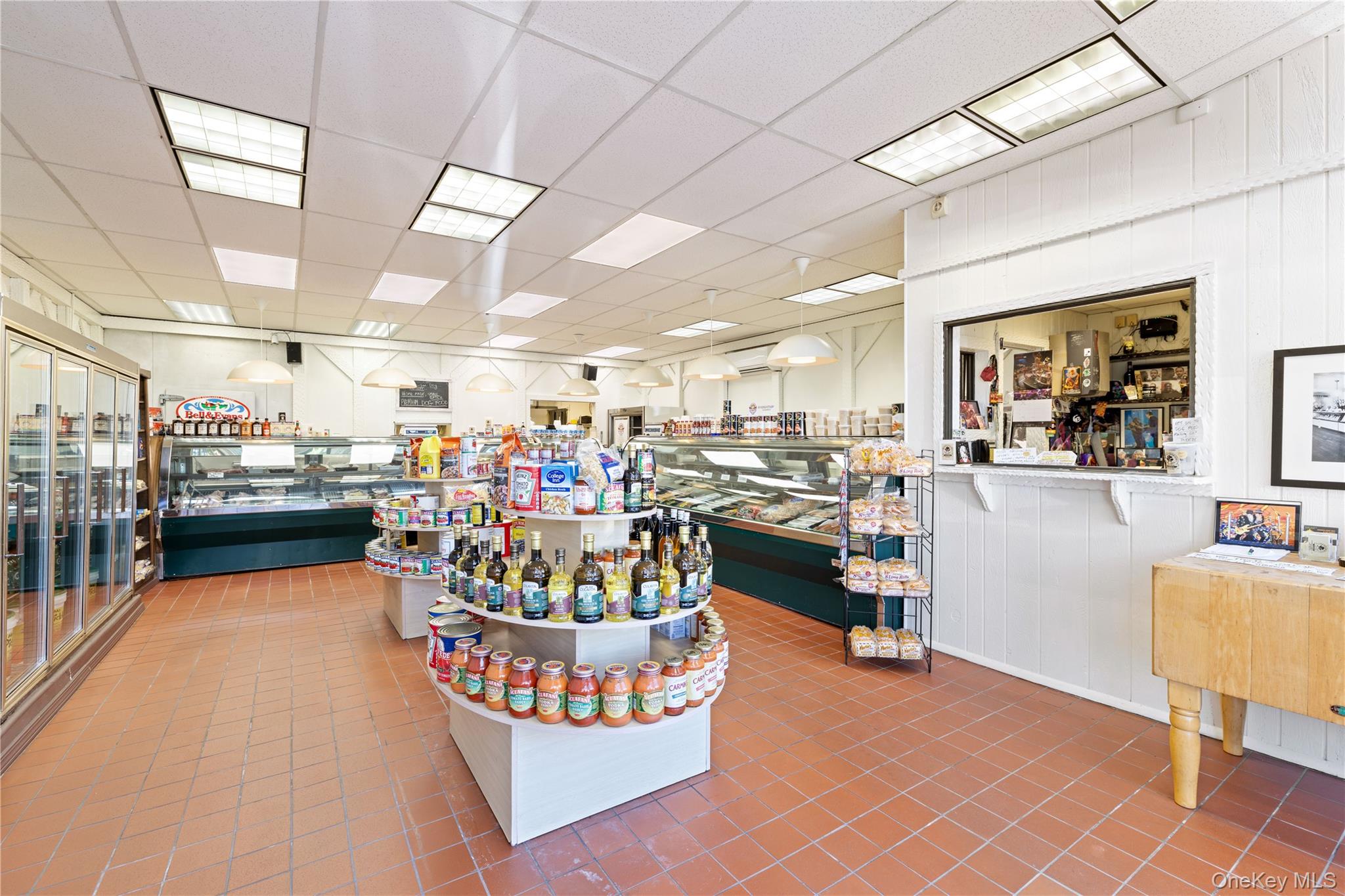 #4 photo, 2056 Merrick Road, ナッソー郡 Merrick , NY 11566