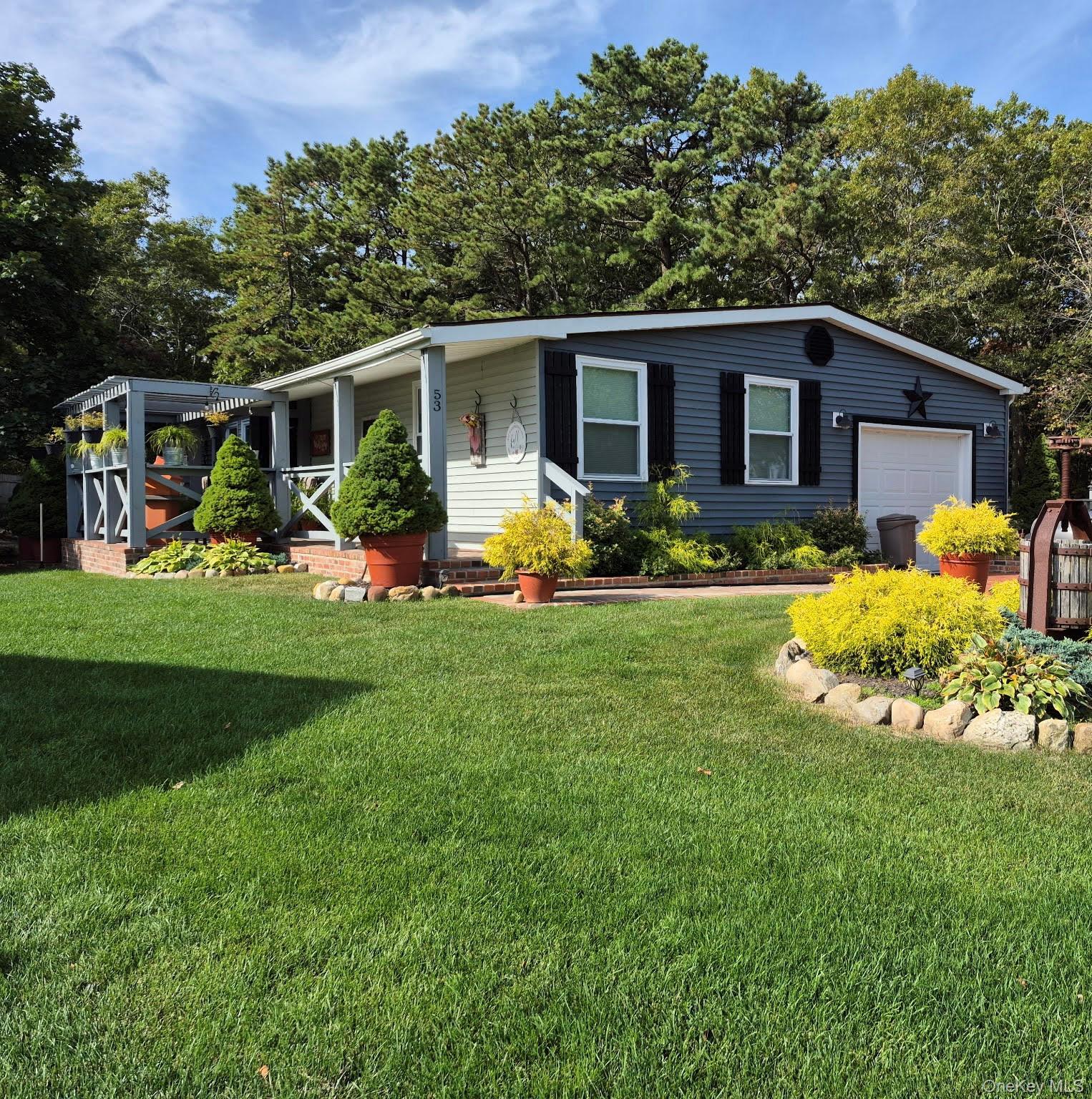 #1 photo, 53 Village Circle, サフォーク郡 Manorville , NY 11949