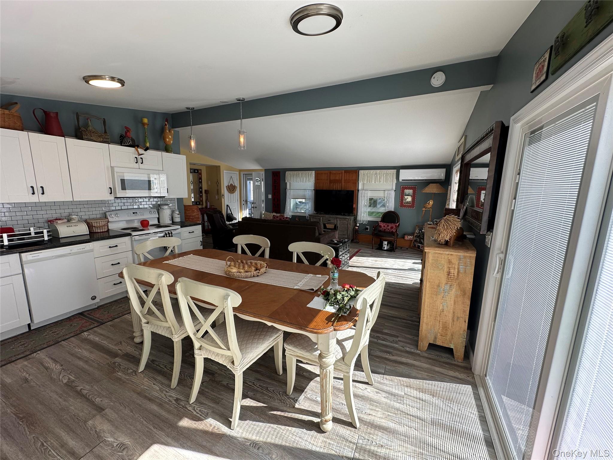 #3 photo, 53 Village Circle, サフォーク郡 Manorville , NY 11949