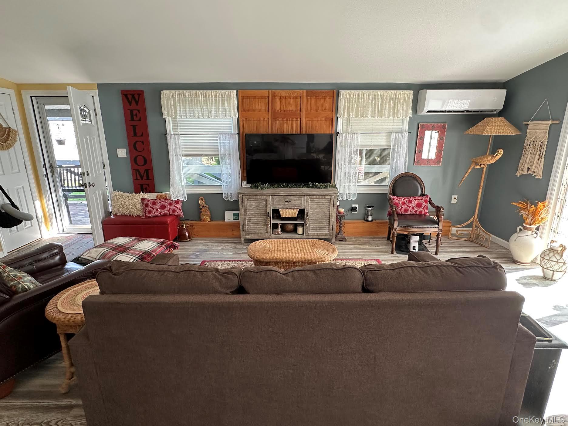 #4 photo, 53 Village Circle, サフォーク郡 Manorville , NY 11949