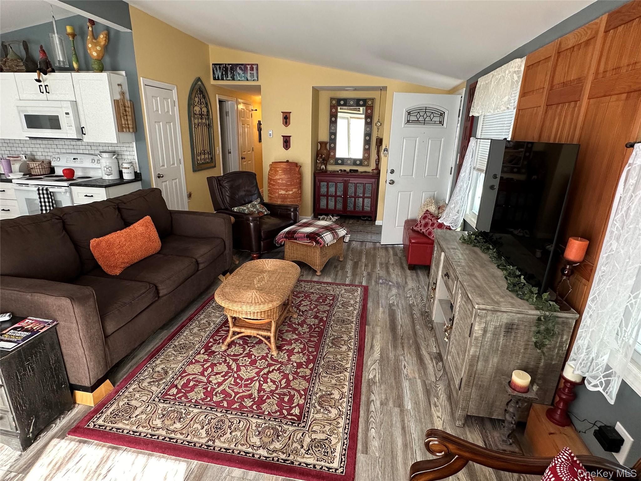 #5 photo, 53 Village Circle, サフォーク郡 Manorville , NY 11949