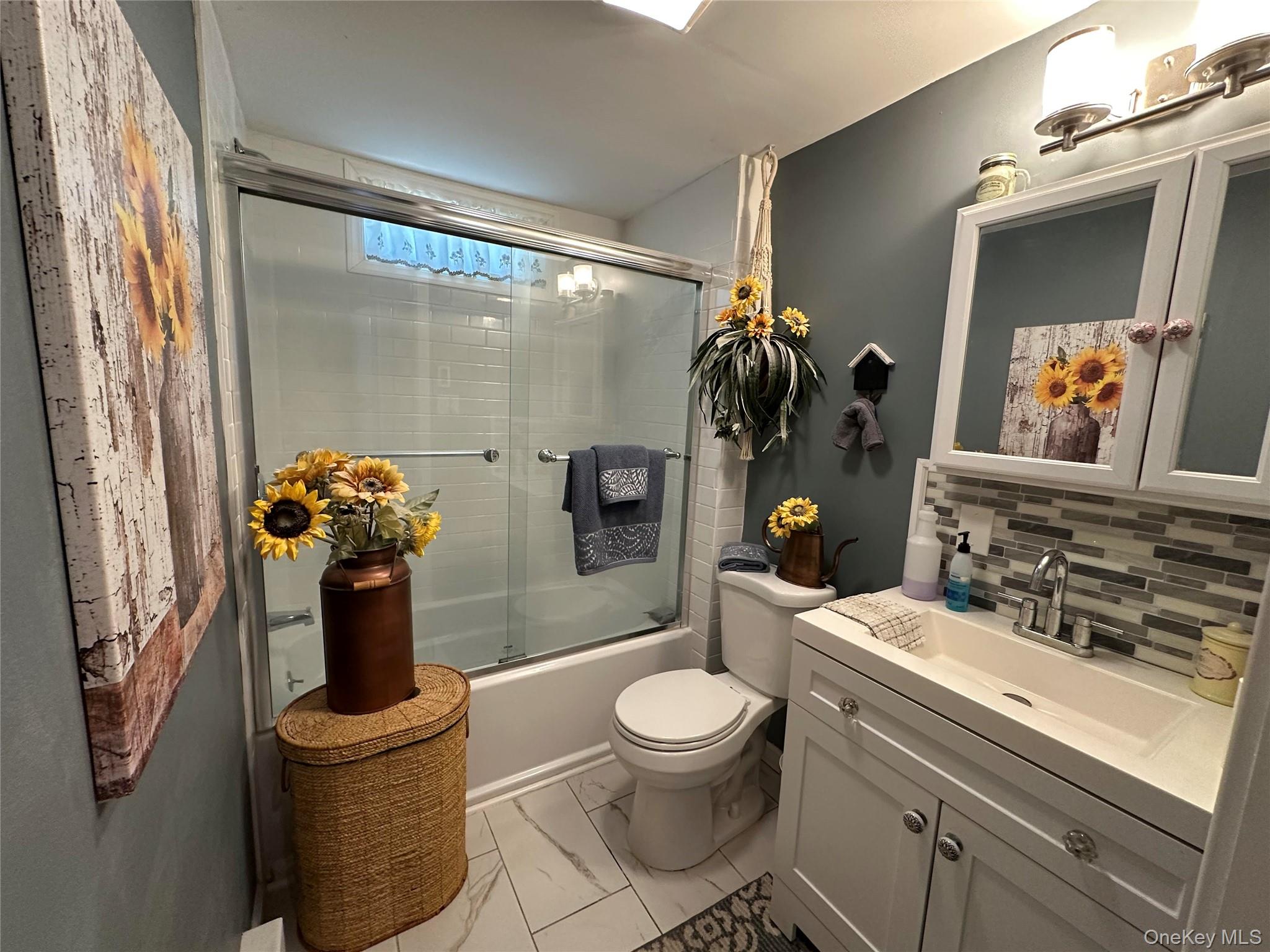 #6 photo, 53 Village Circle, サフォーク郡 Manorville , NY 11949