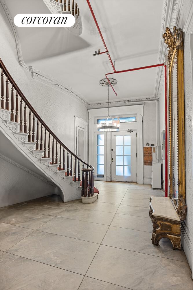 #16 photo, 7 W 16TH Street, Flatiron , NY 10011