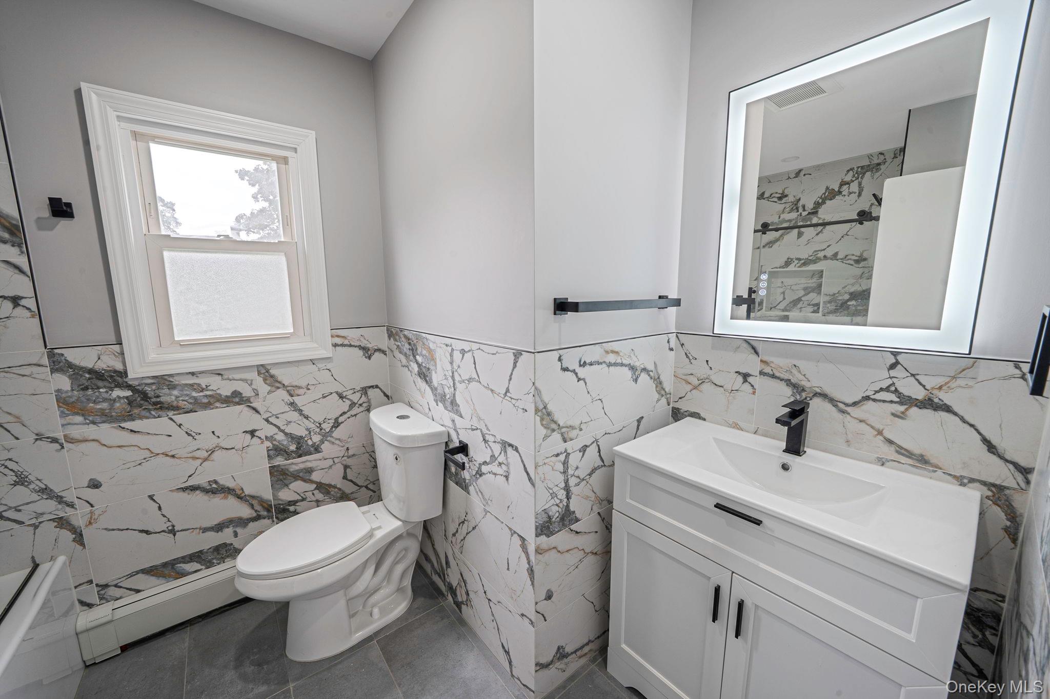 #11 photo, 3862 Clark Street, מחוז נסאו Seaford , NY 11783