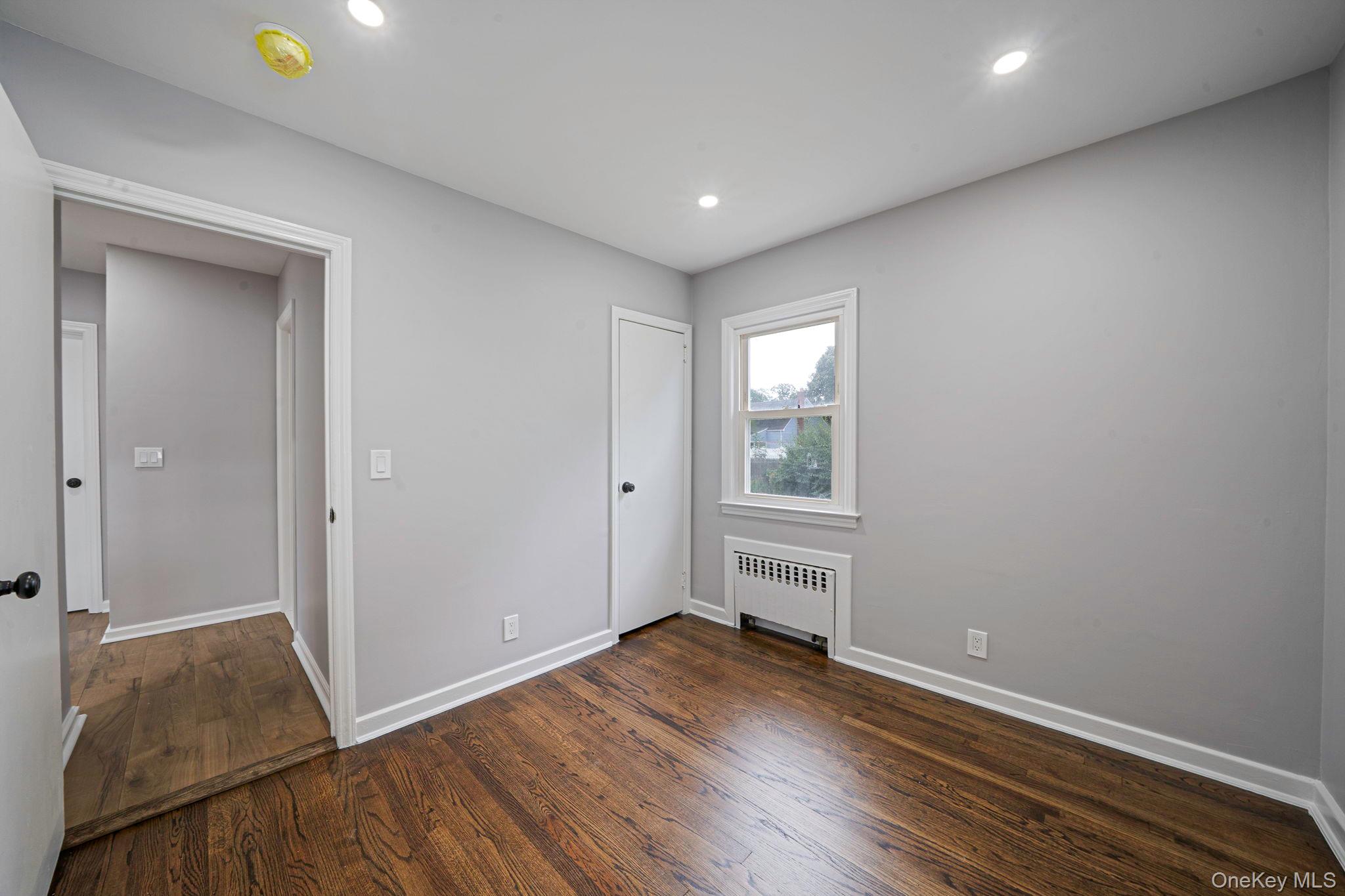 #13 photo, 3862 Clark Street, מחוז נסאו Seaford , NY 11783